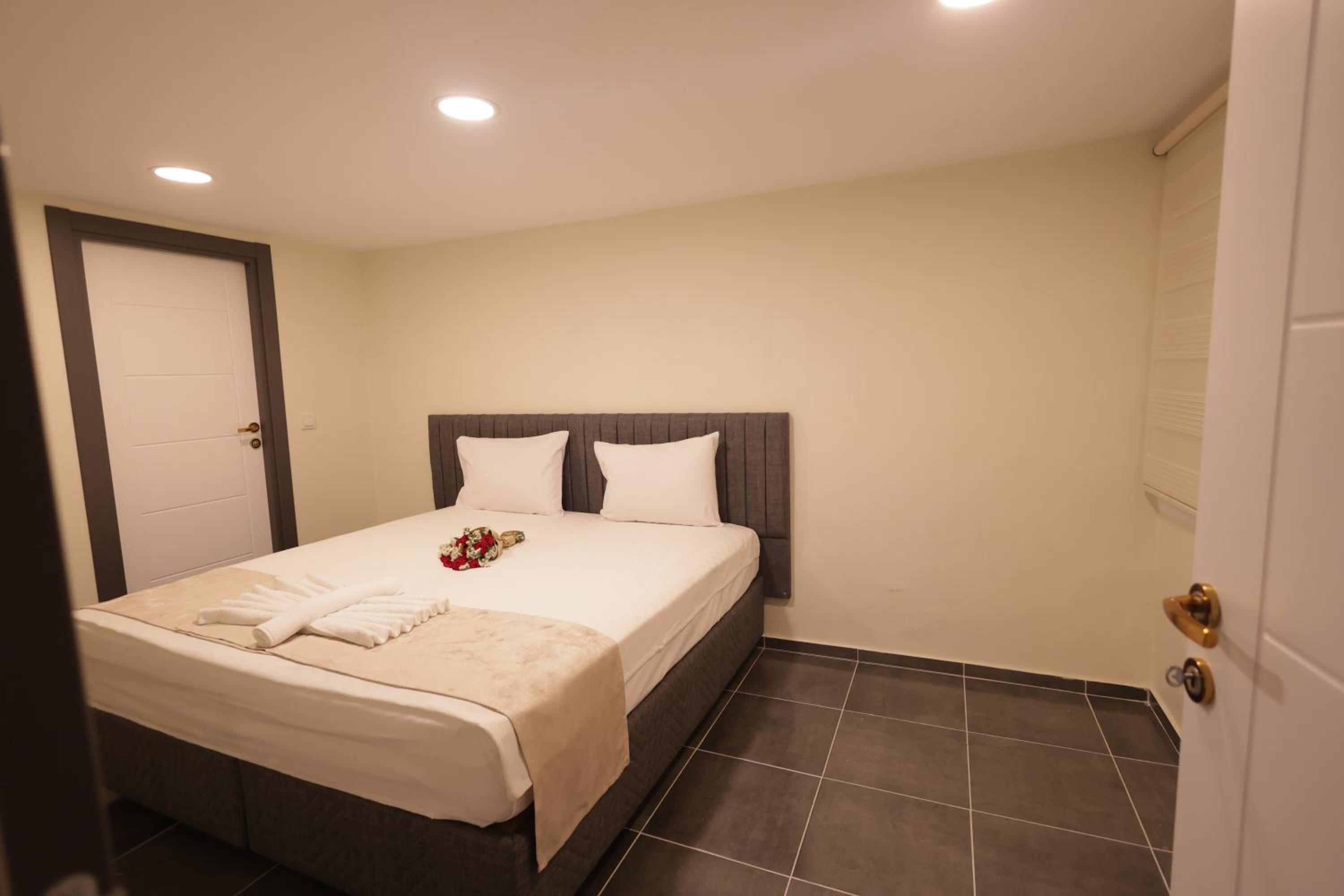 Bonita Apart - Image 15