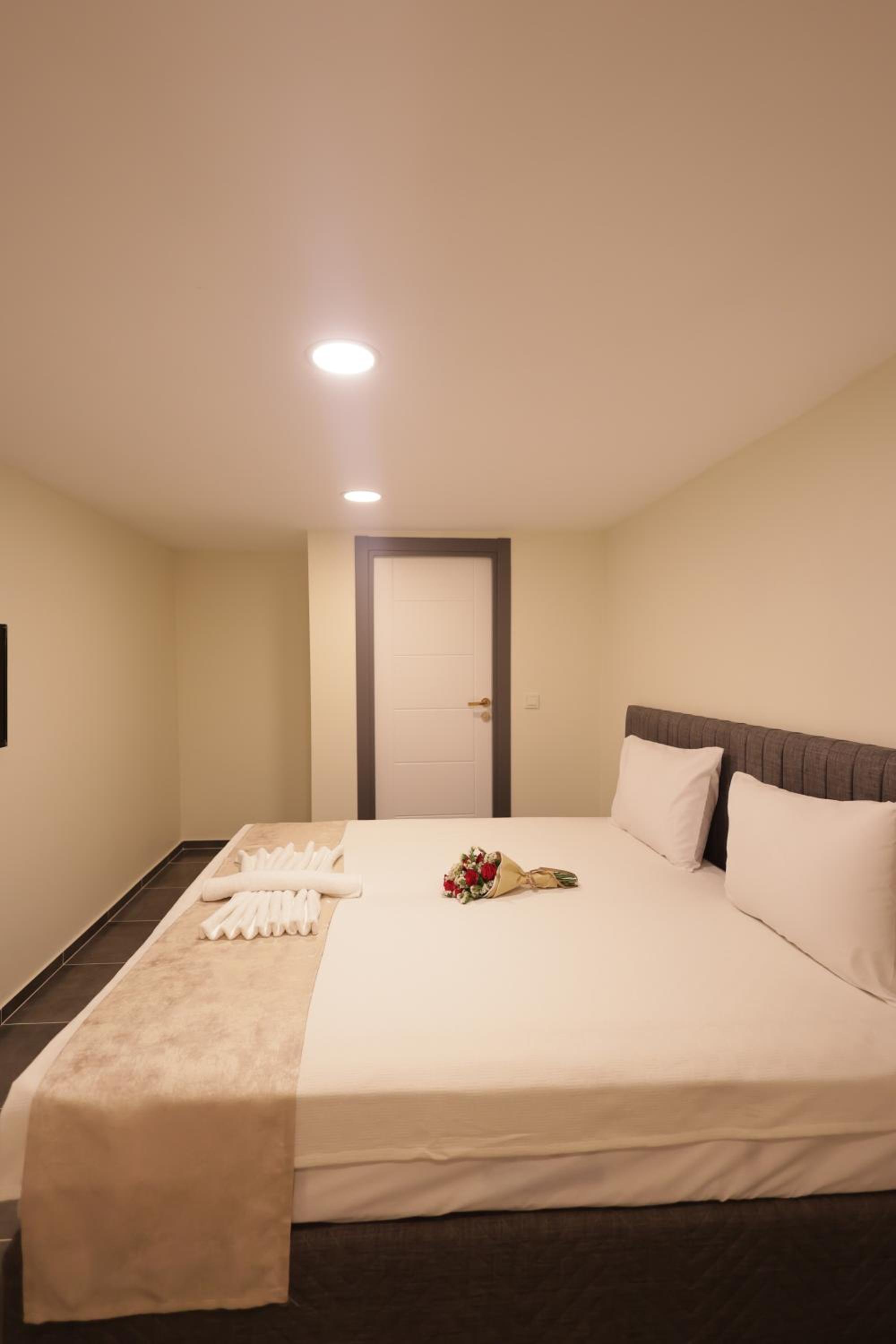 Bonita Apart - Image 16