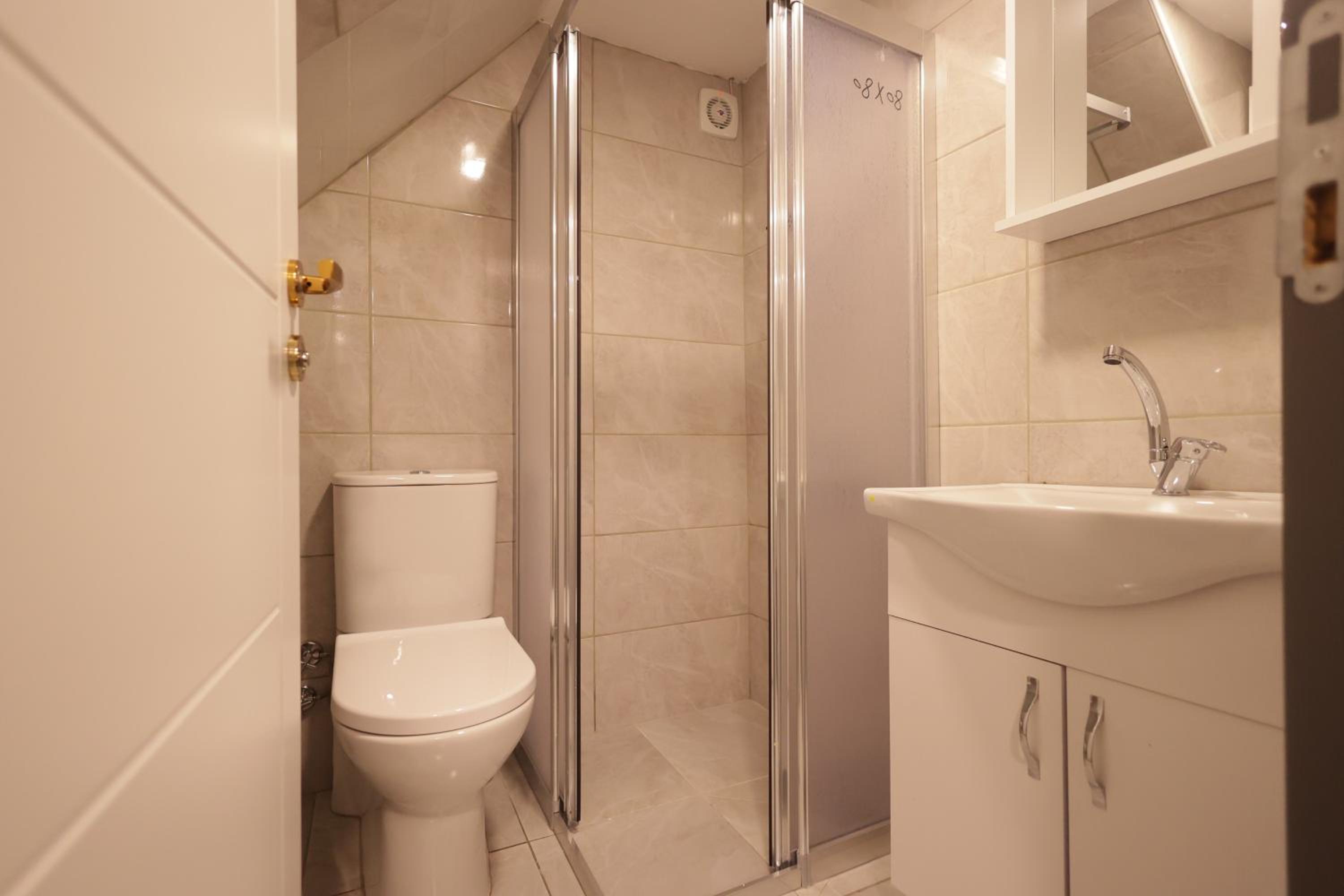 Bonita Apart - Image 18