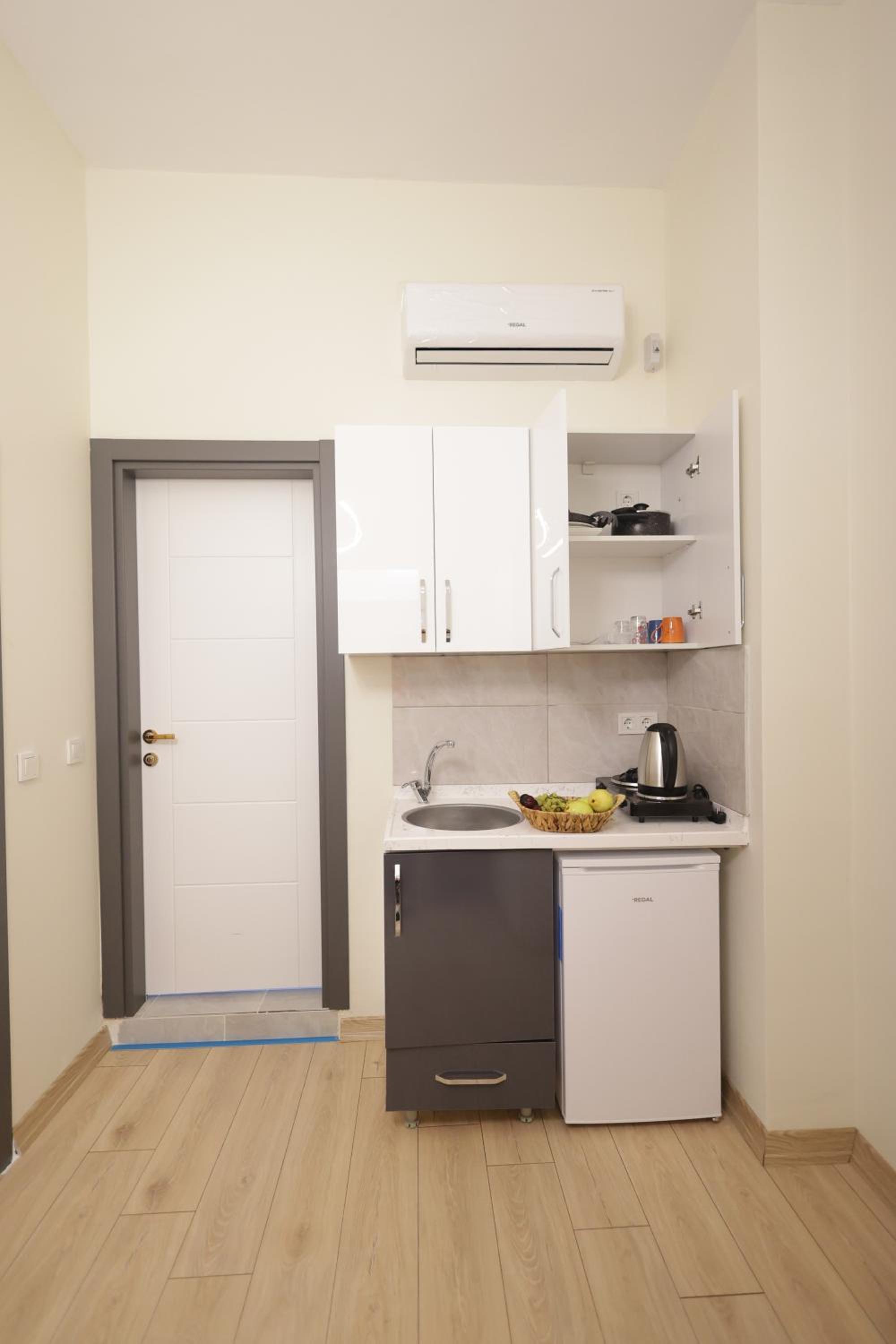 Bonita Apart - Image 24