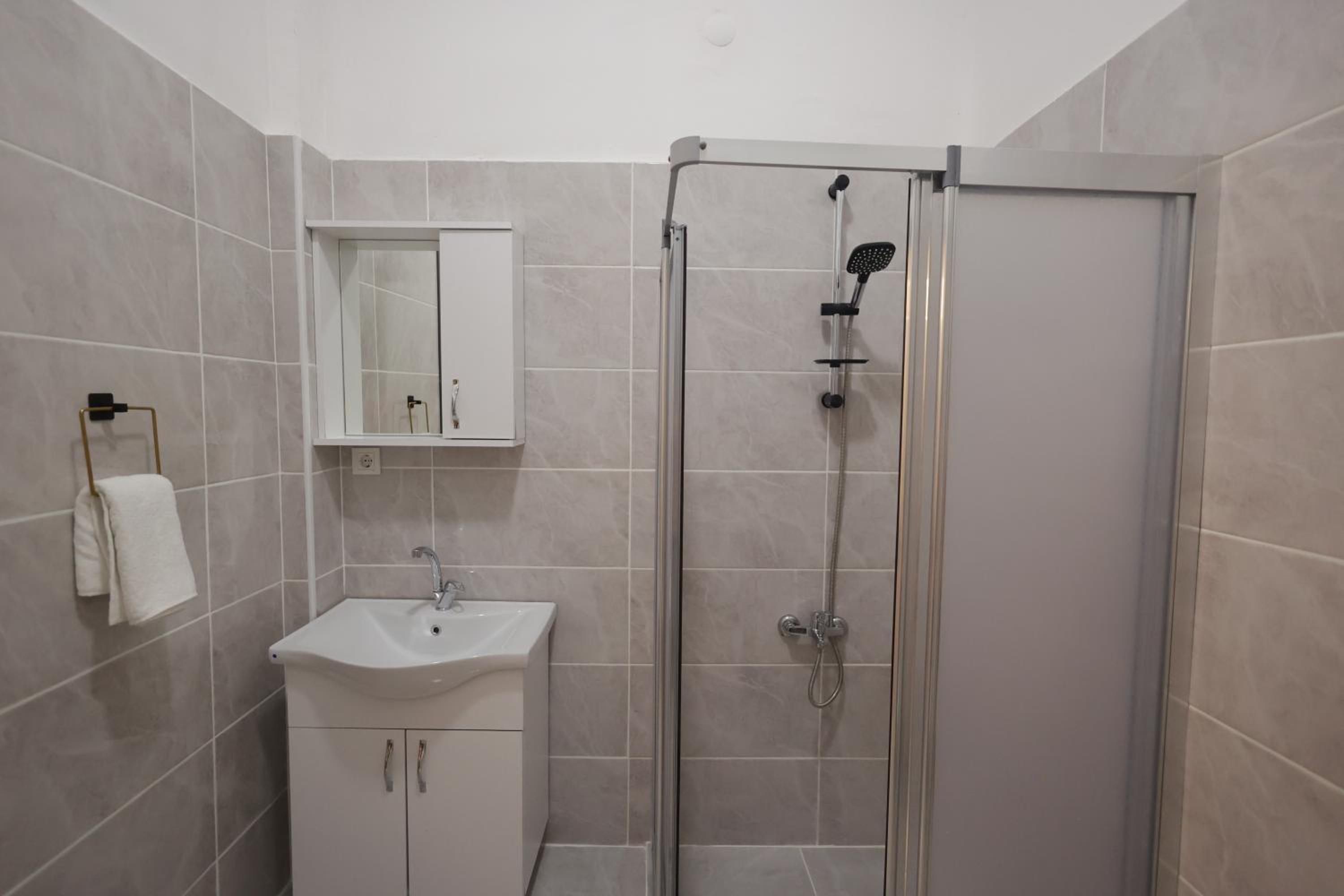 Bonita Apart - Image 25