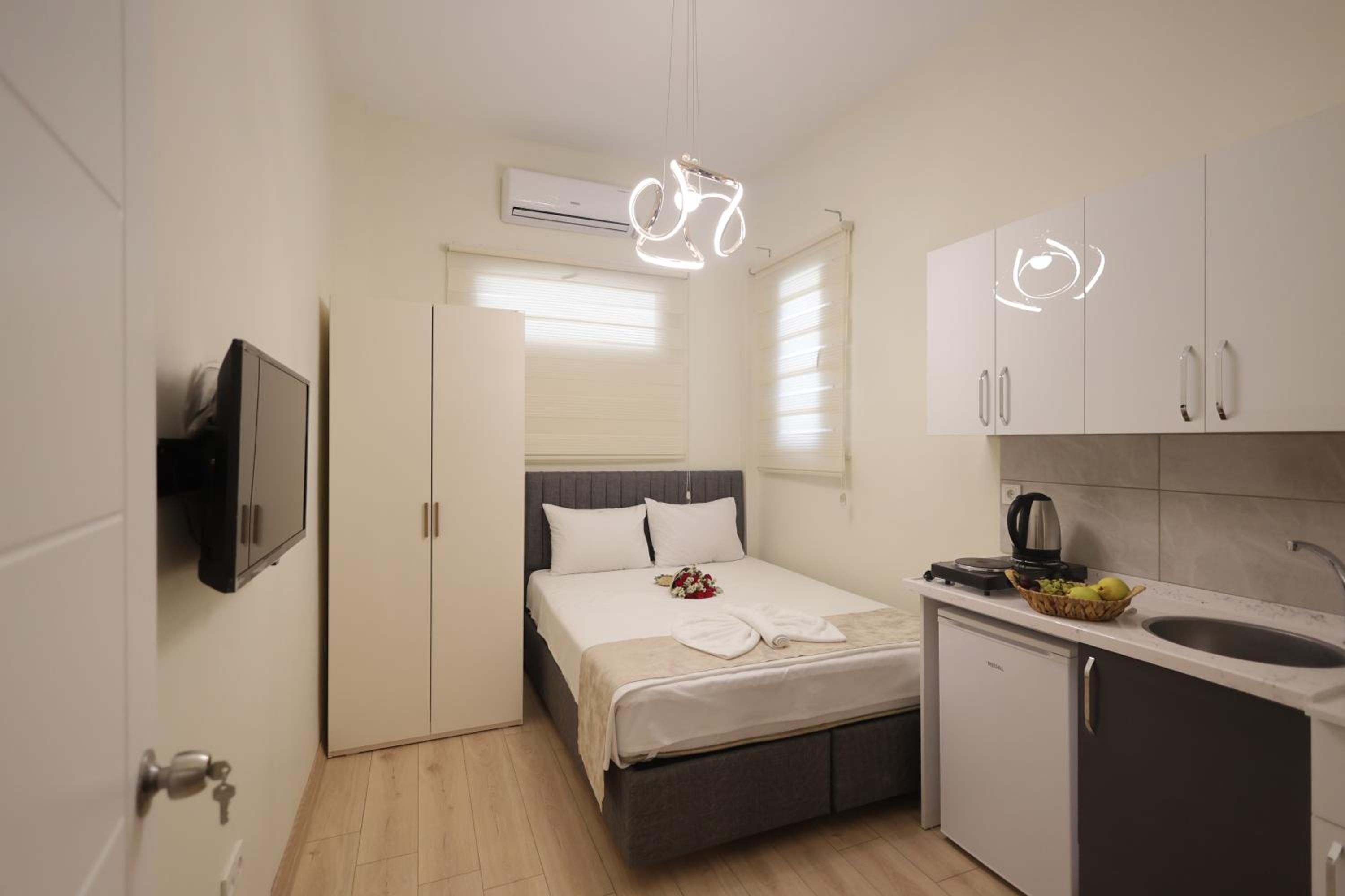 Bonita Apart - Image 84