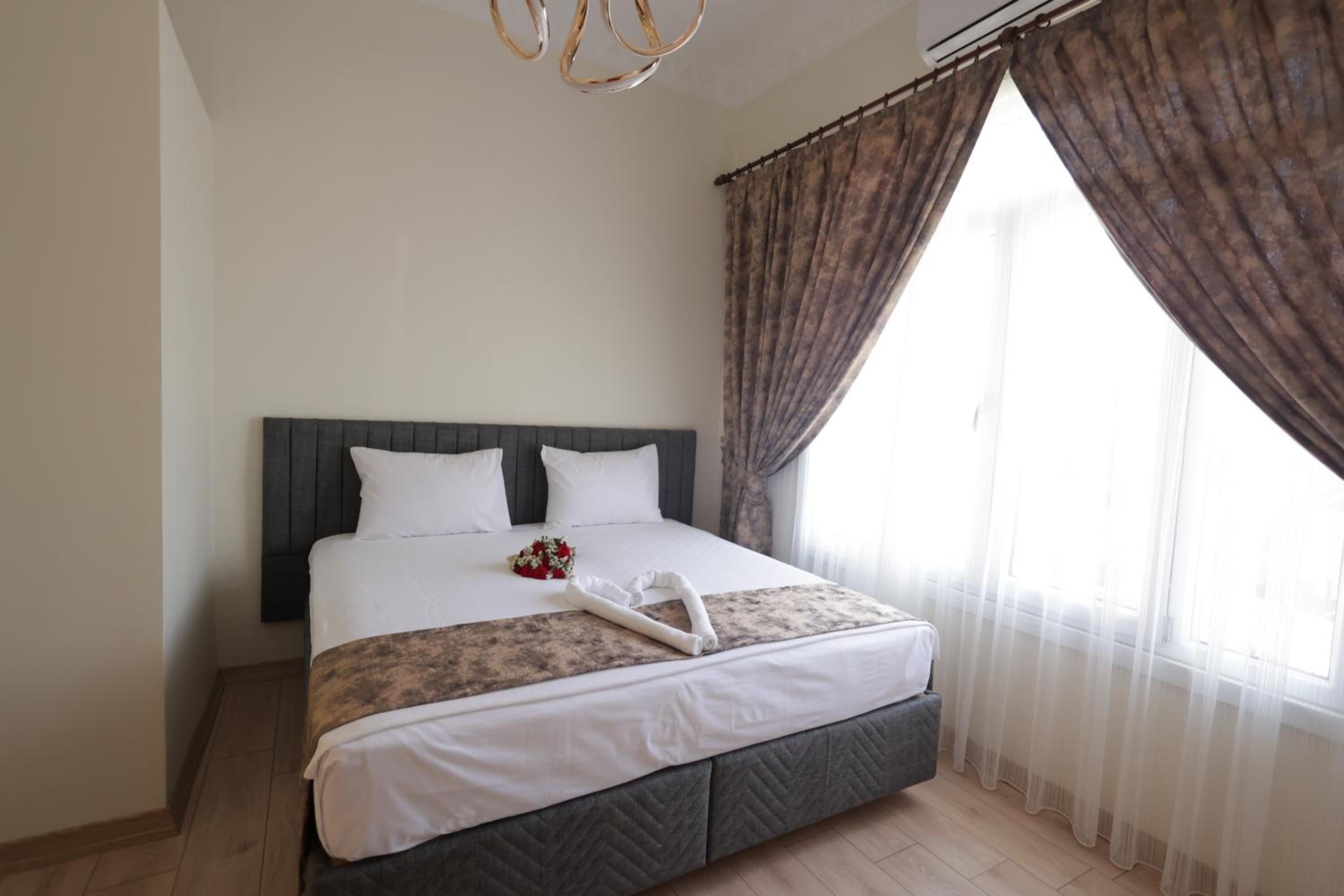 Bonita Apart - Image 95