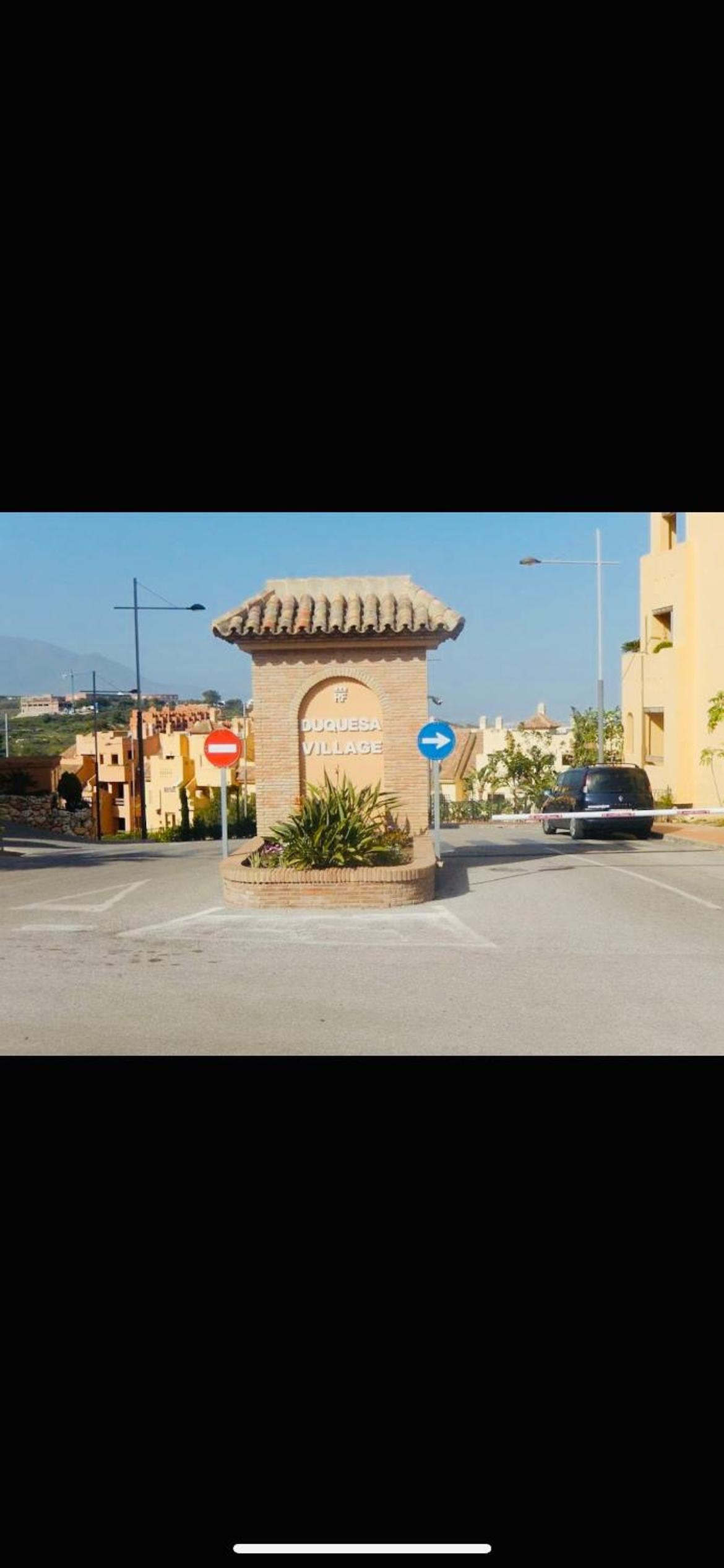 Duquesa village