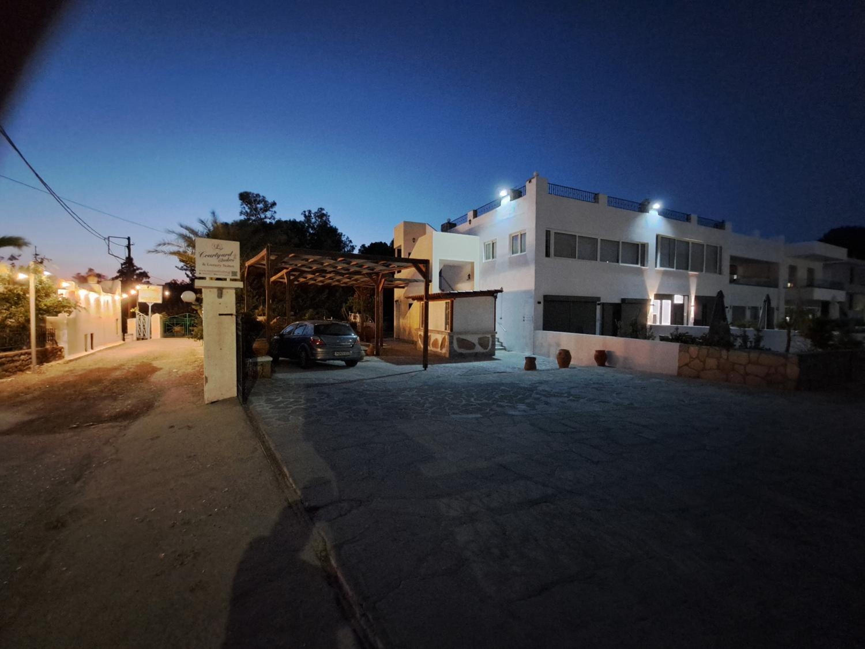 Courtyard Luxury Suites “ APOSTOLOS” photo 4