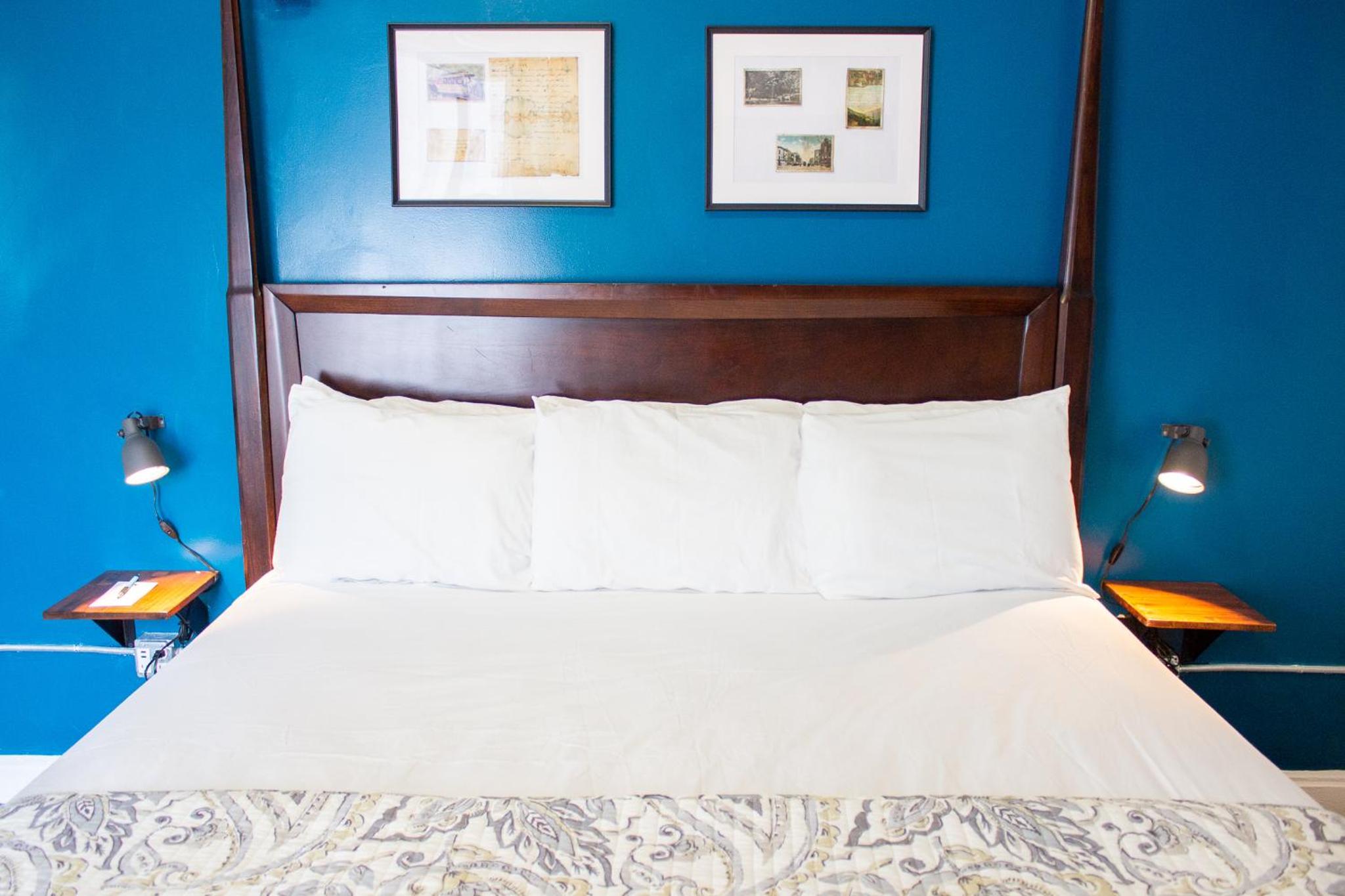 11th Avenue Hostel