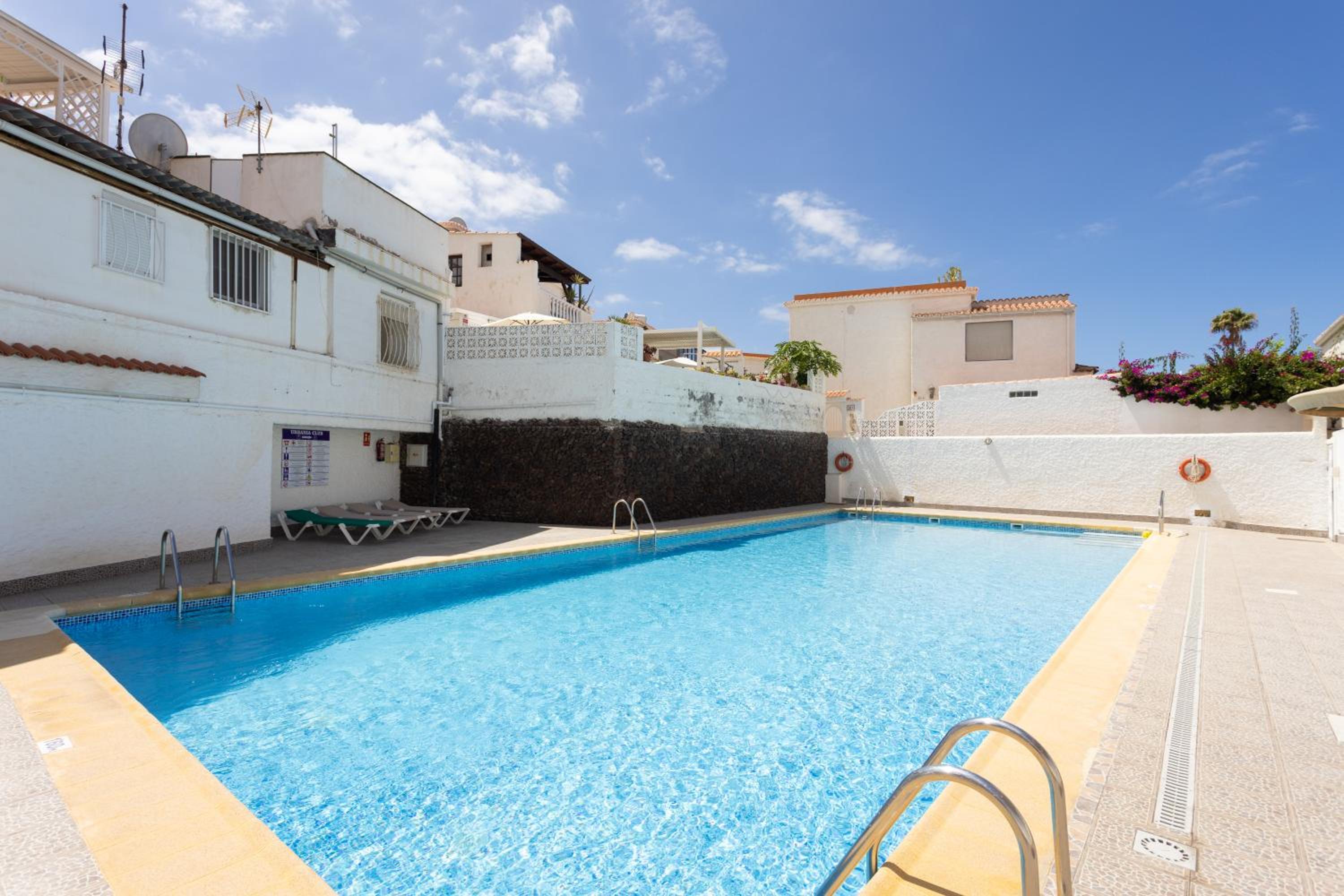 VILLA URBANIA Atico Deluxe By Sunkeyrents view 5