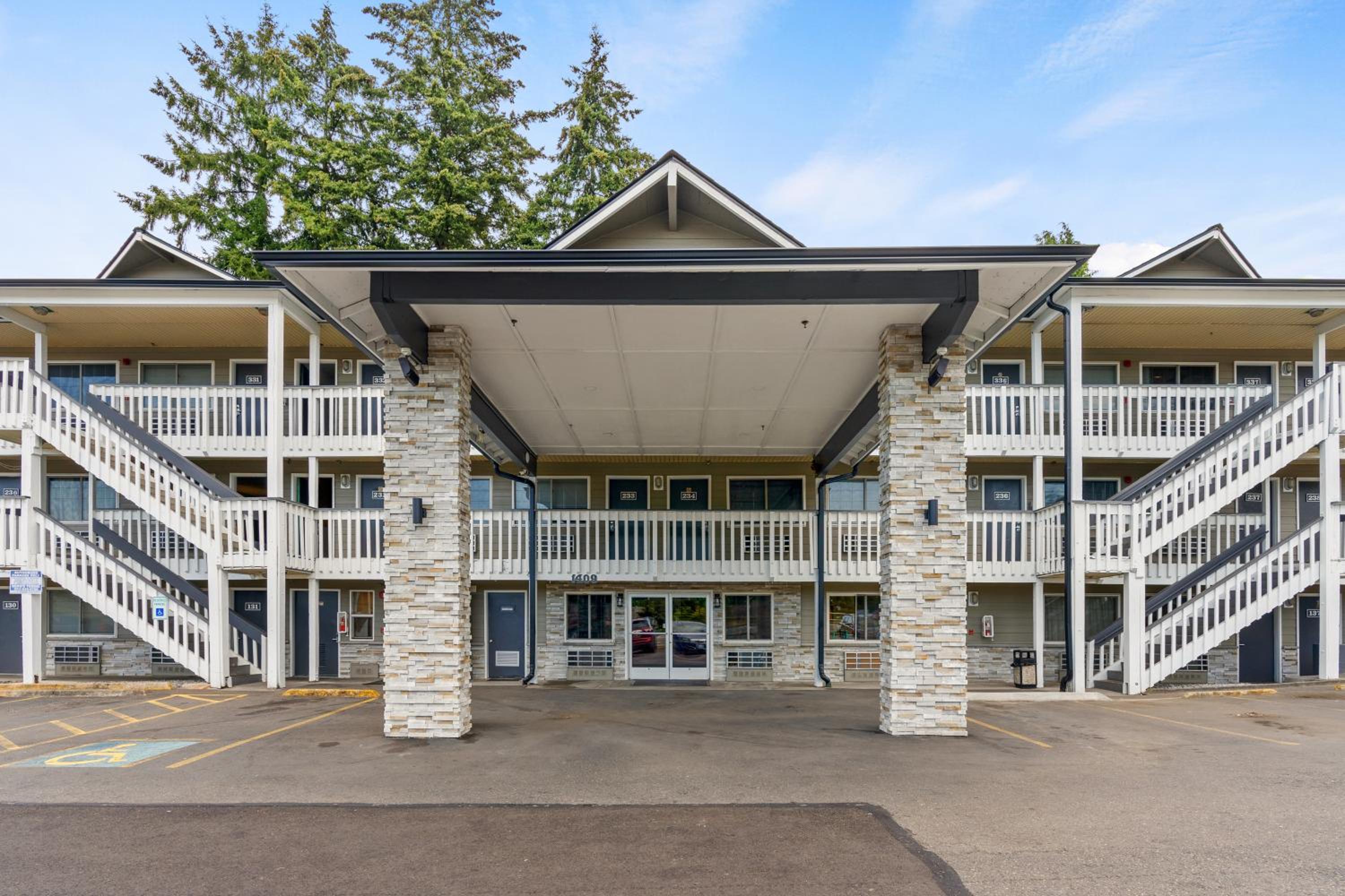 Basecamp Puyallup a Travelodge by Wyndham
