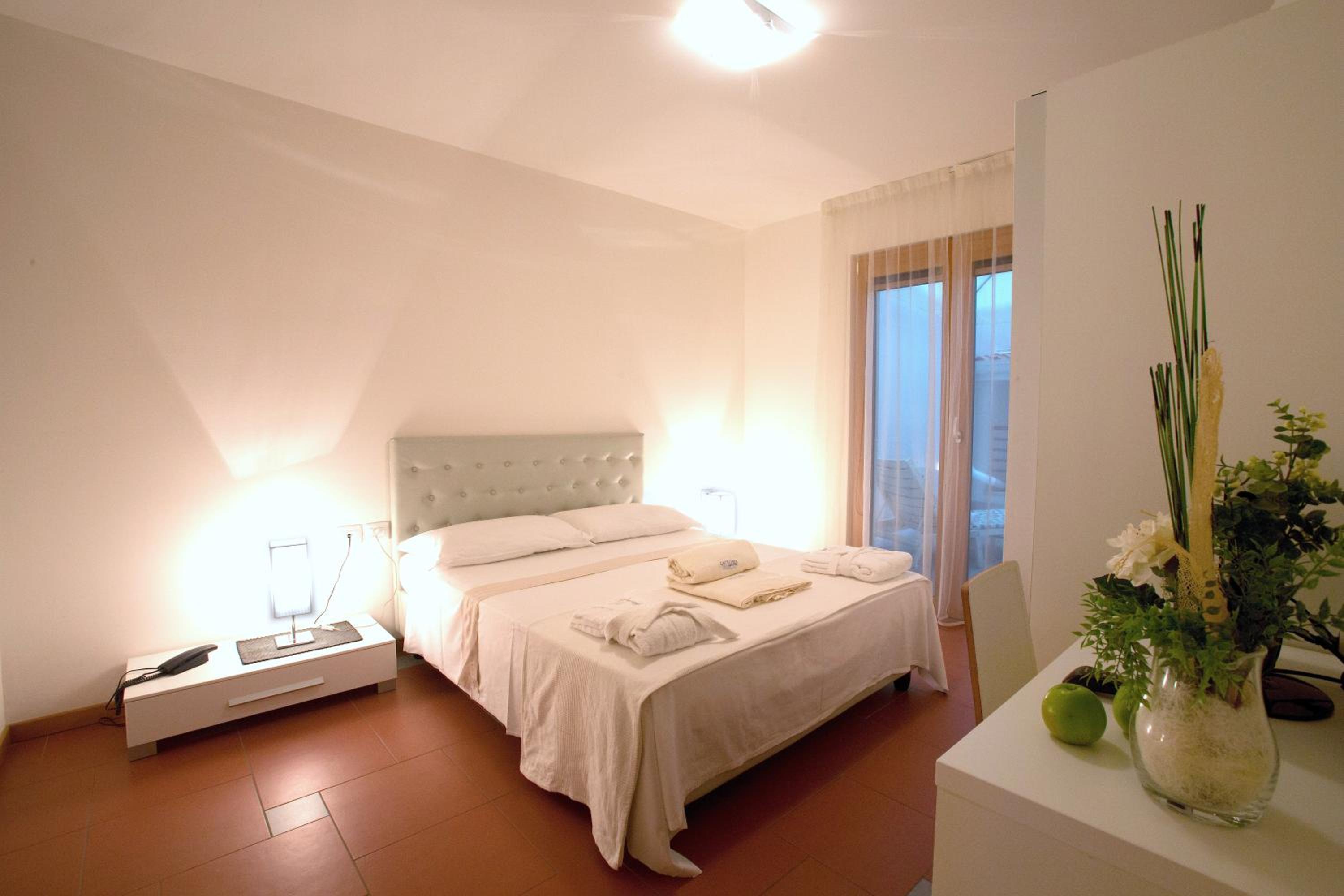 Lacroma Aparthotel en Grado — hotel room