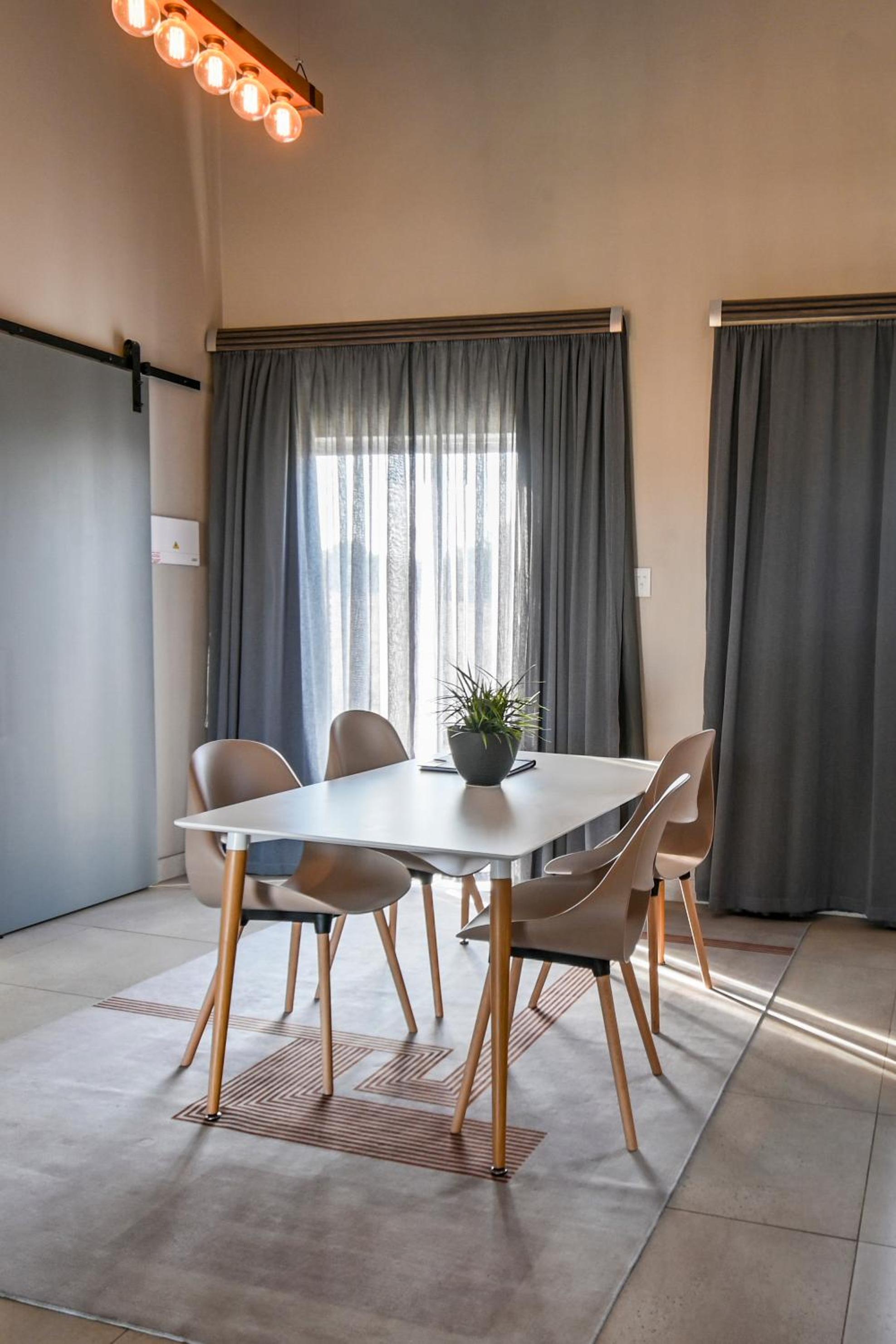 Hotel Summer PALACE Guesthouse - Image 1