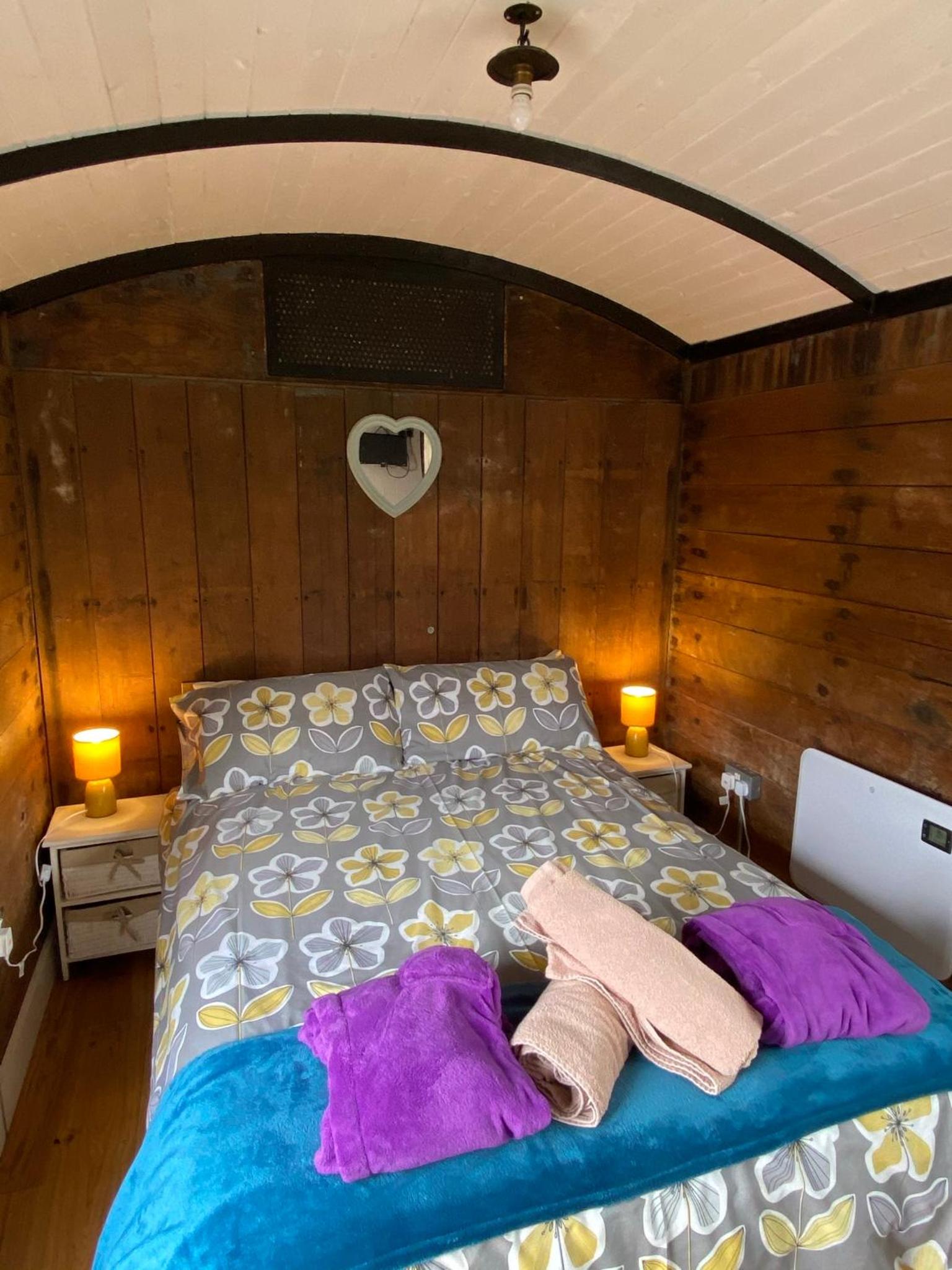 Hotel Luxury Cosy Carriage With Electric Private Hot Tub