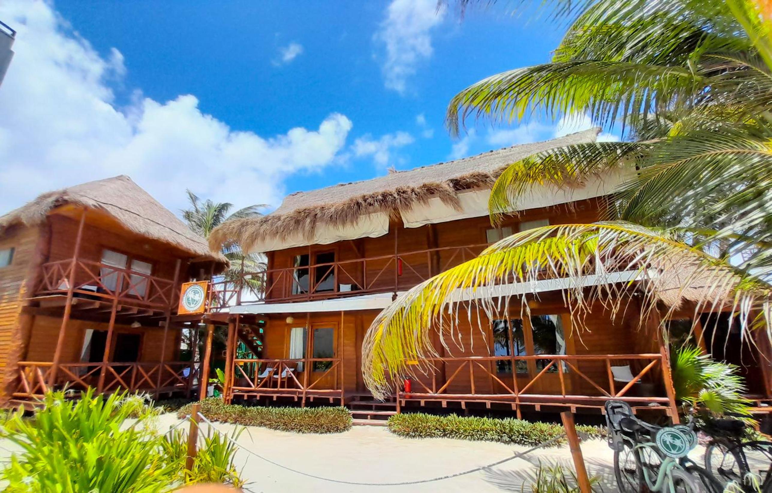 Hotel Palmeras de Mahahual Cabañas - Image 1