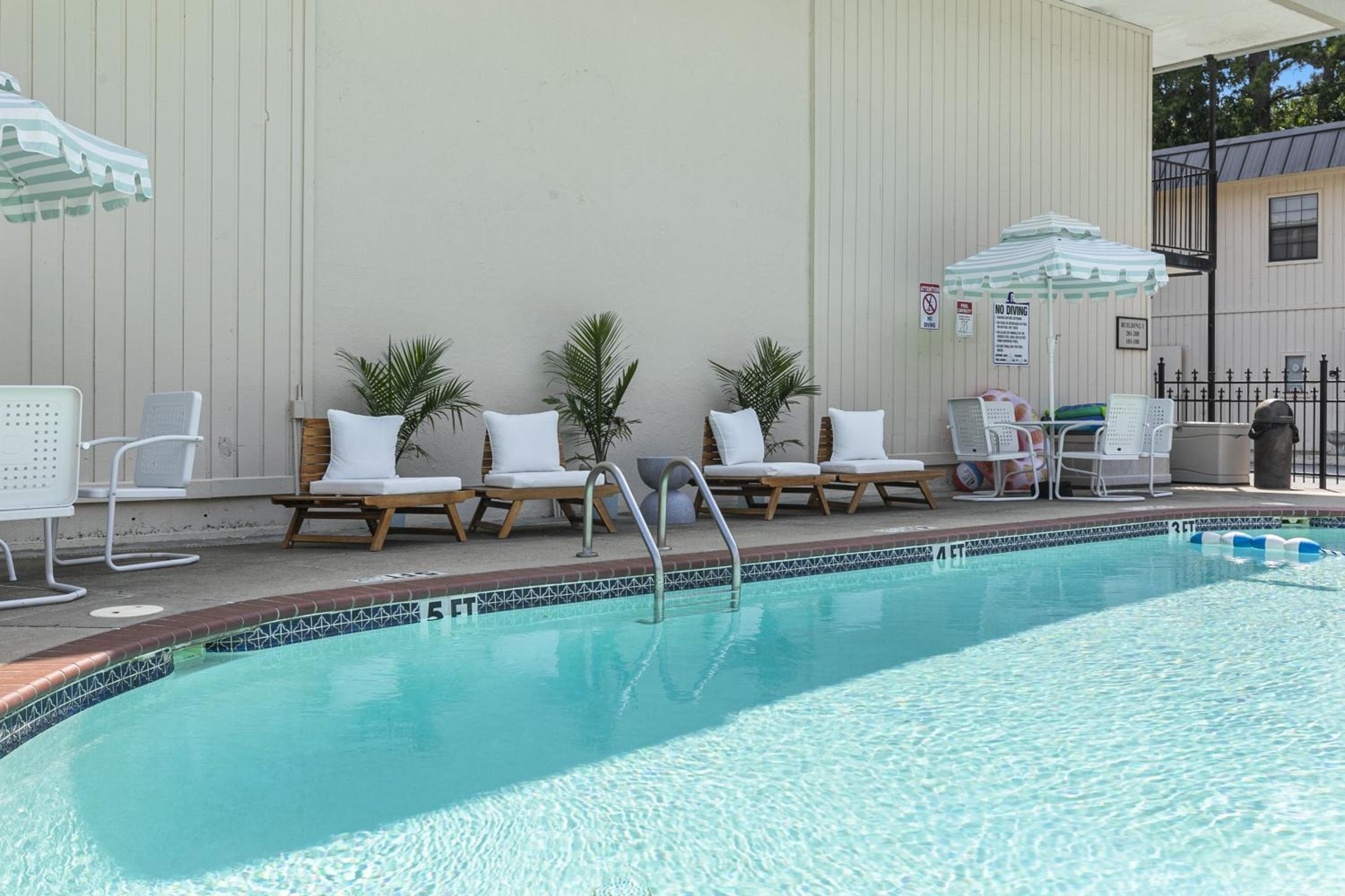 Candlewick Inn and Suites