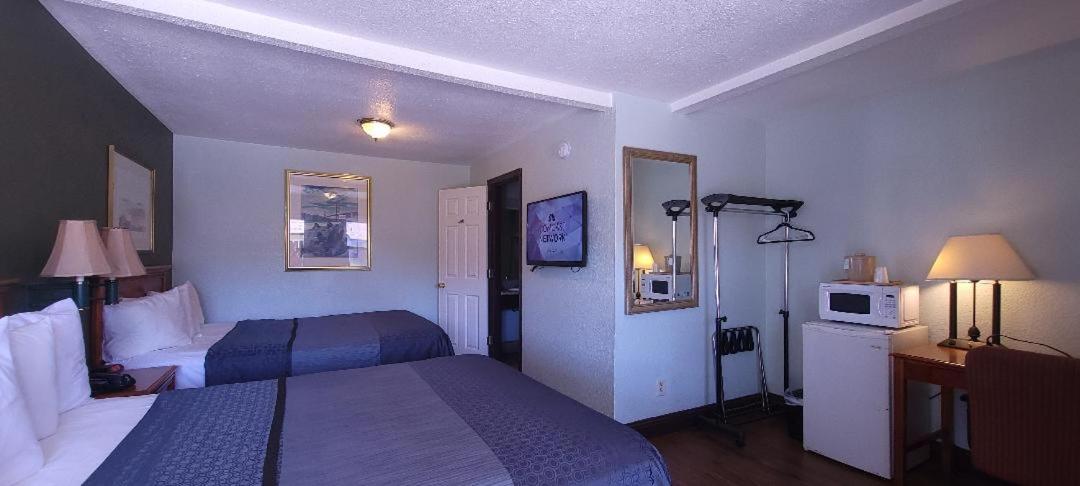 Chico Vacations - Rodeway Inn Chico University Area - Property Image 2