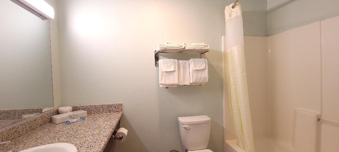 Chico Vacations - Rodeway Inn Chico University Area - Property Image 51