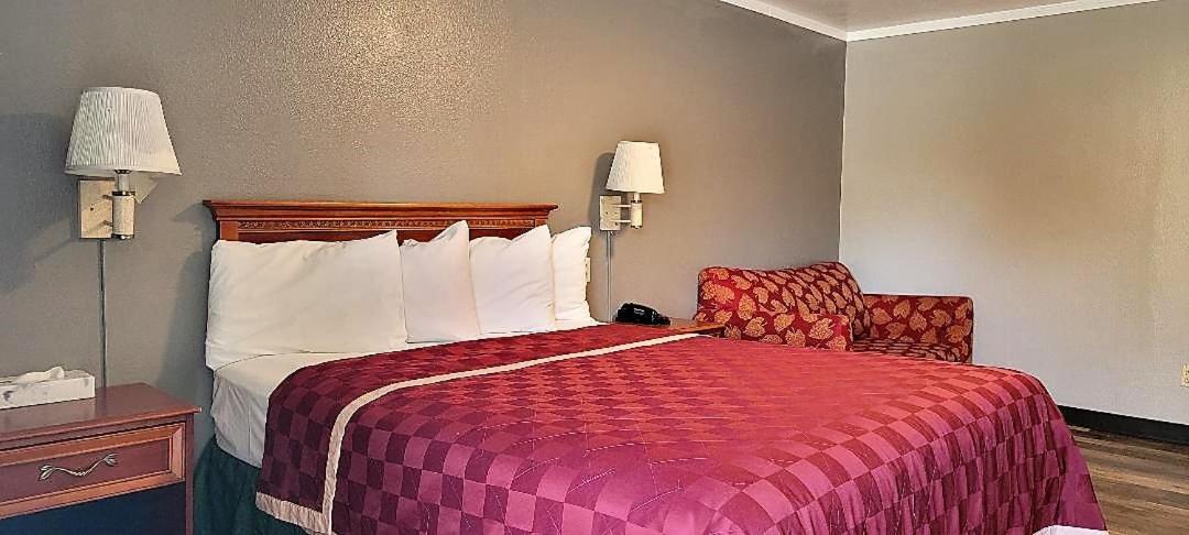 Chico Vacations - Rodeway Inn Chico University Area - Property Image 26