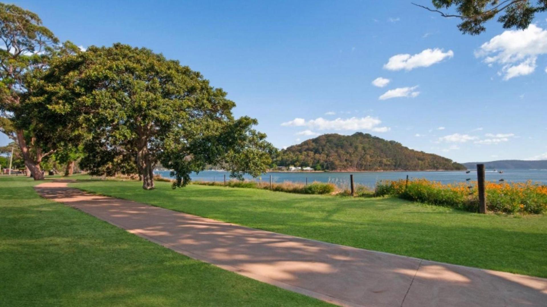 Shoreline Retreat Booker Bay