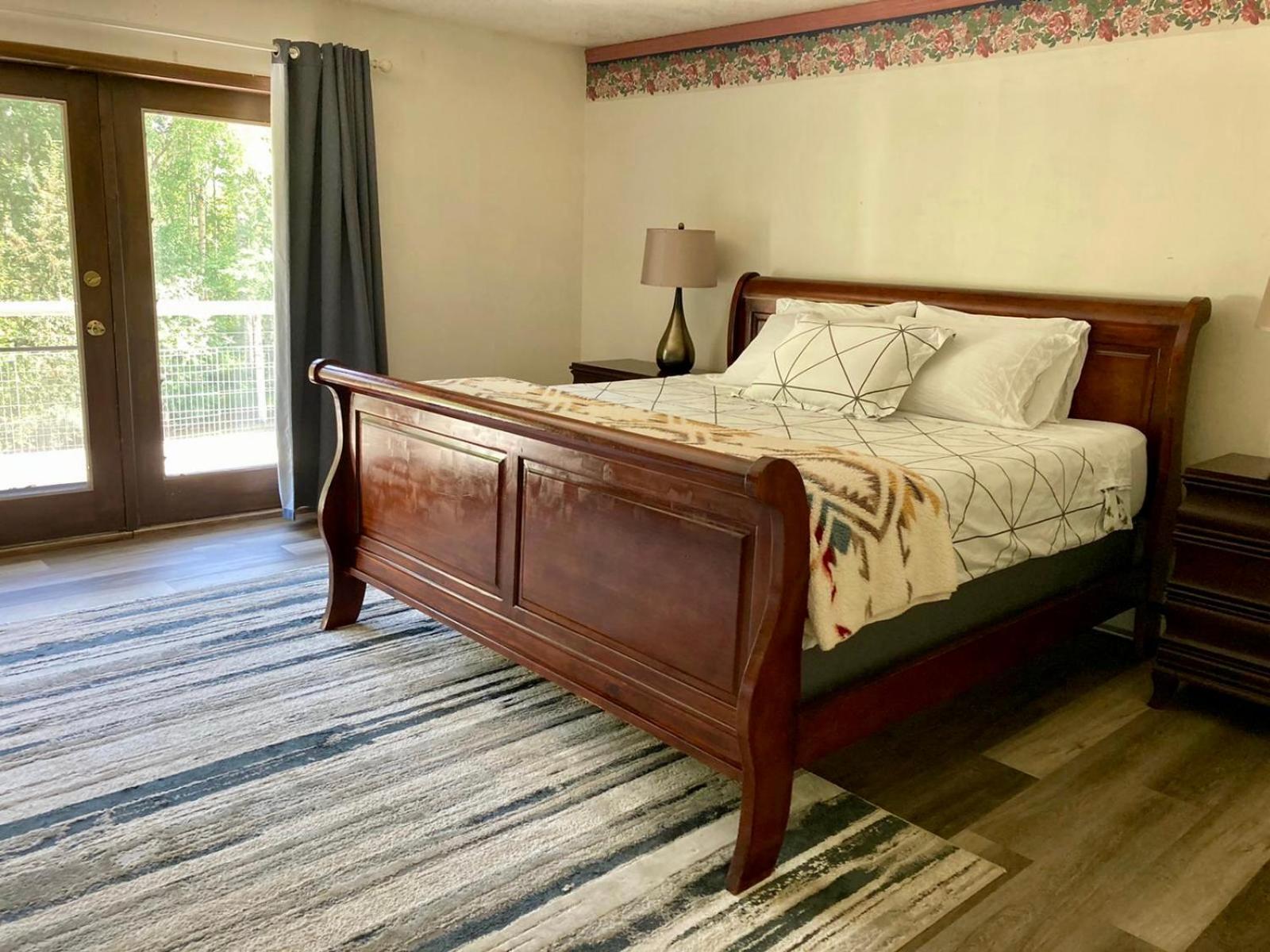 Spacious Resort Style Retreat Sleeps 20 view 3