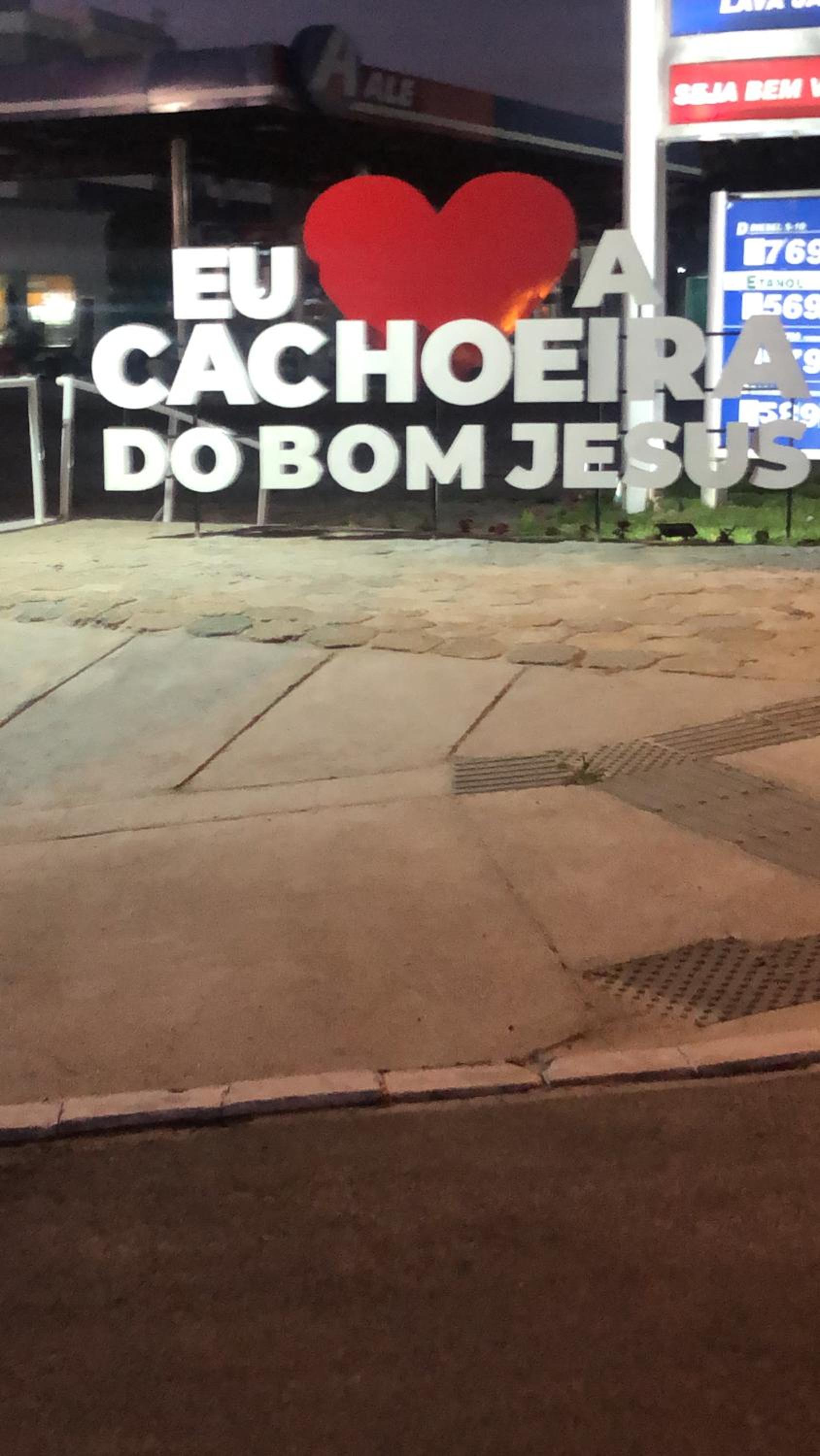 Águas da cachoeira