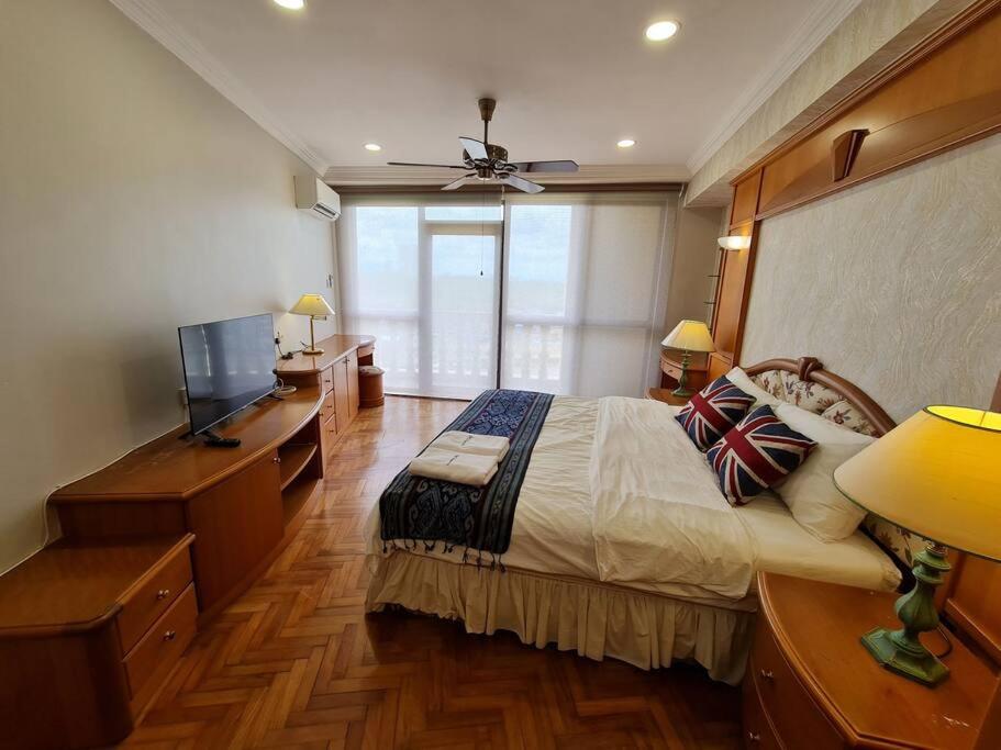 Lovely Waterfront Riverbank Suite with Pool photo 2