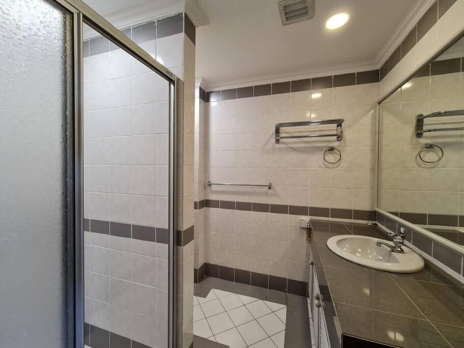 Lovely Waterfront Riverbank Suite with Pool photo 6