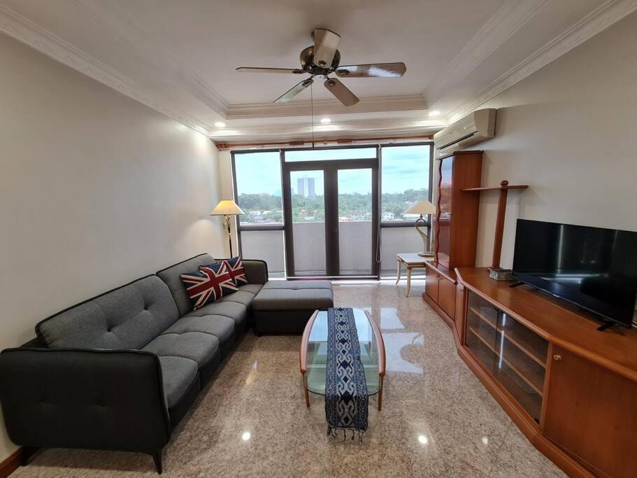 Lovely Waterfront Riverbank Suite with Pool view 2