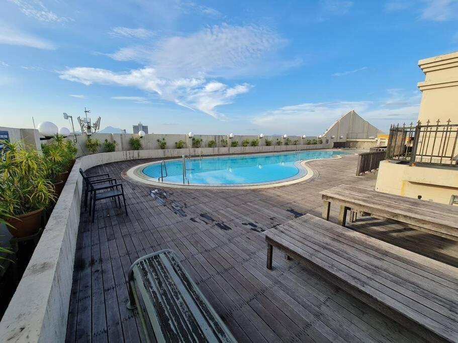 Lovely Waterfront Riverbank Suite with Pool view 4