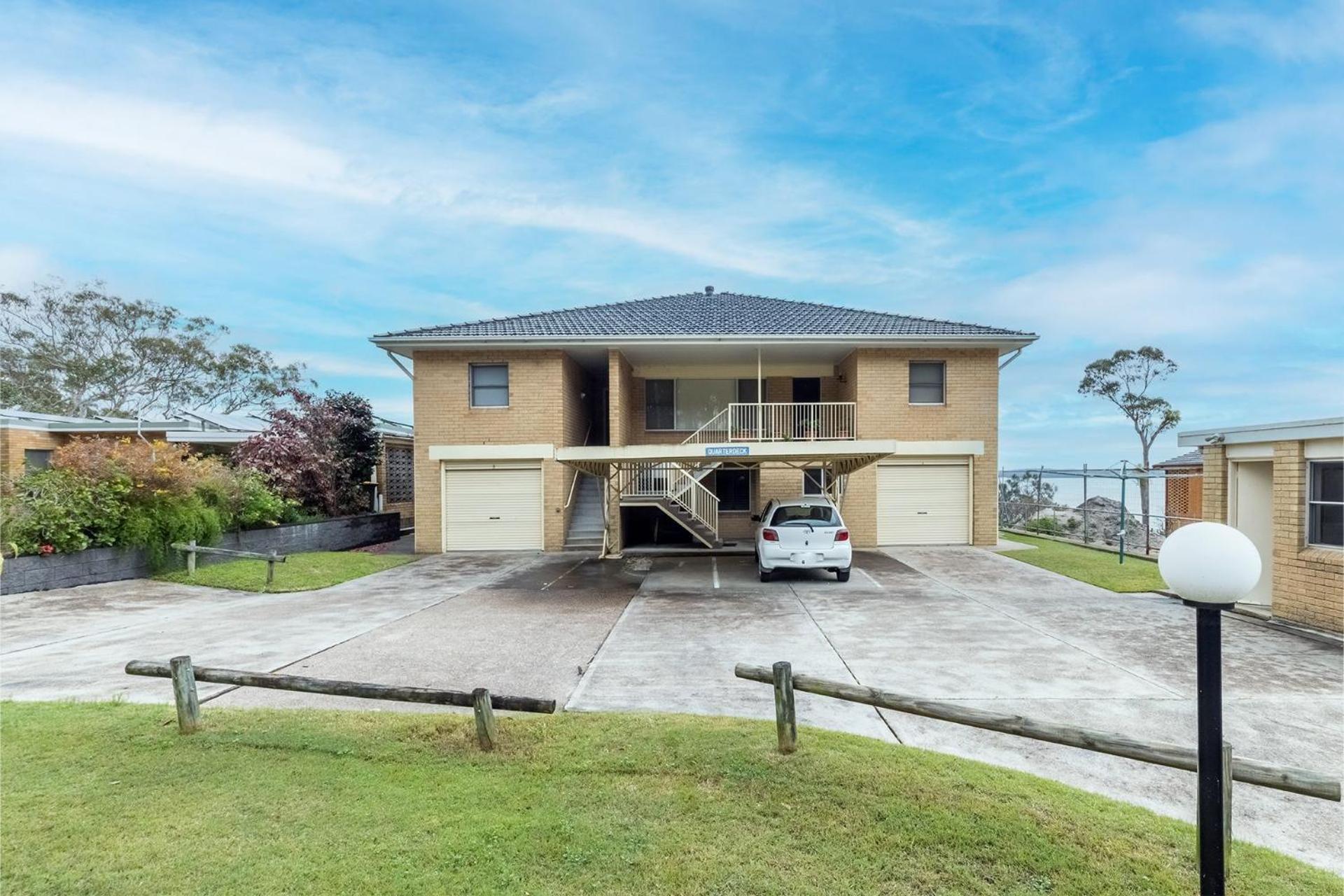 Quarterdeck 1 12 Magnus St fantastic unit with spectacular views