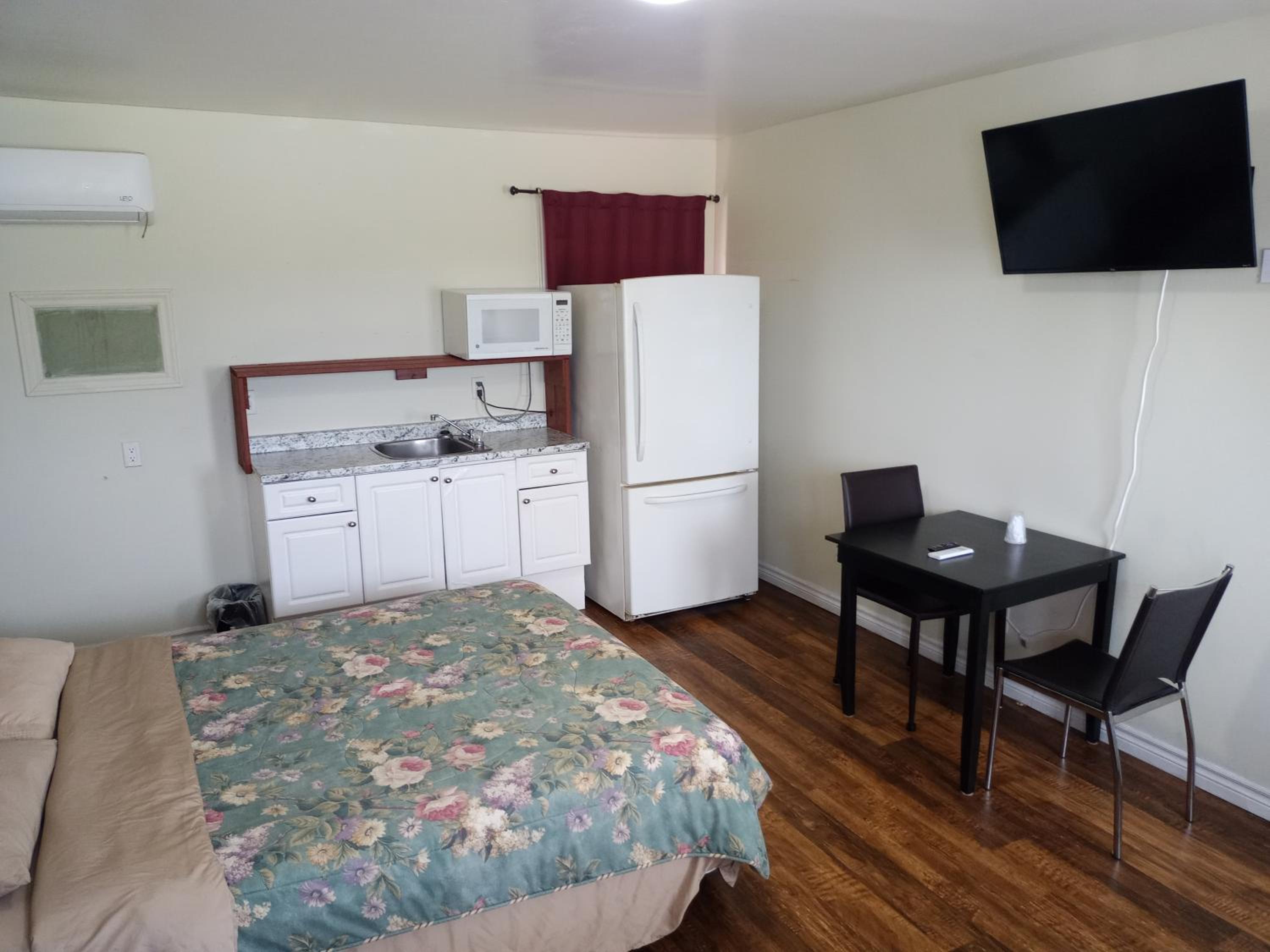 Peterborough Vacations - Park Side Motel - Property Image 3