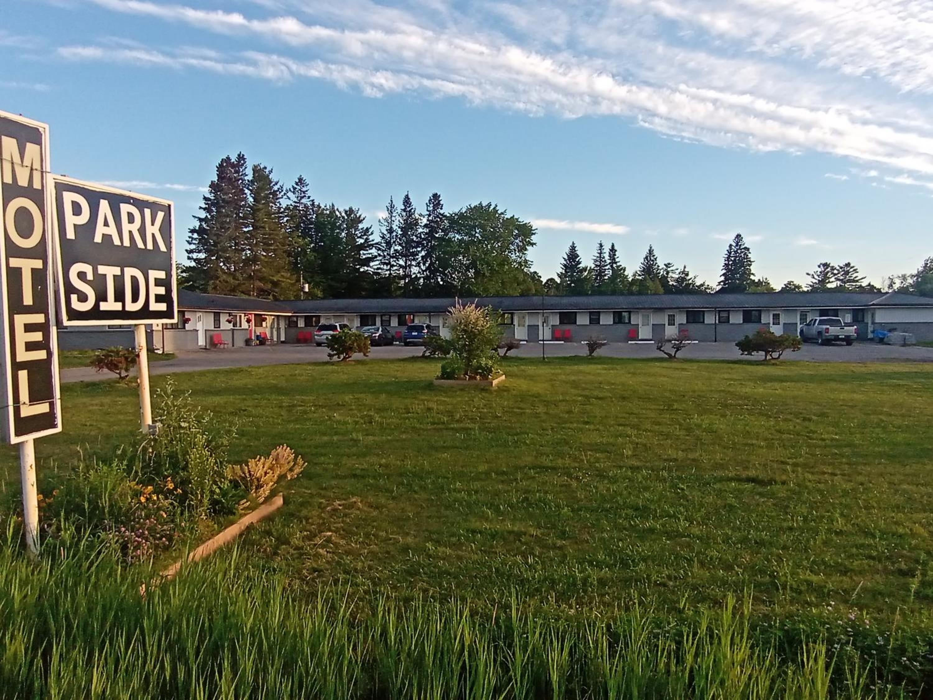Peterborough Vacations - Park Side Motel - Property Image 1