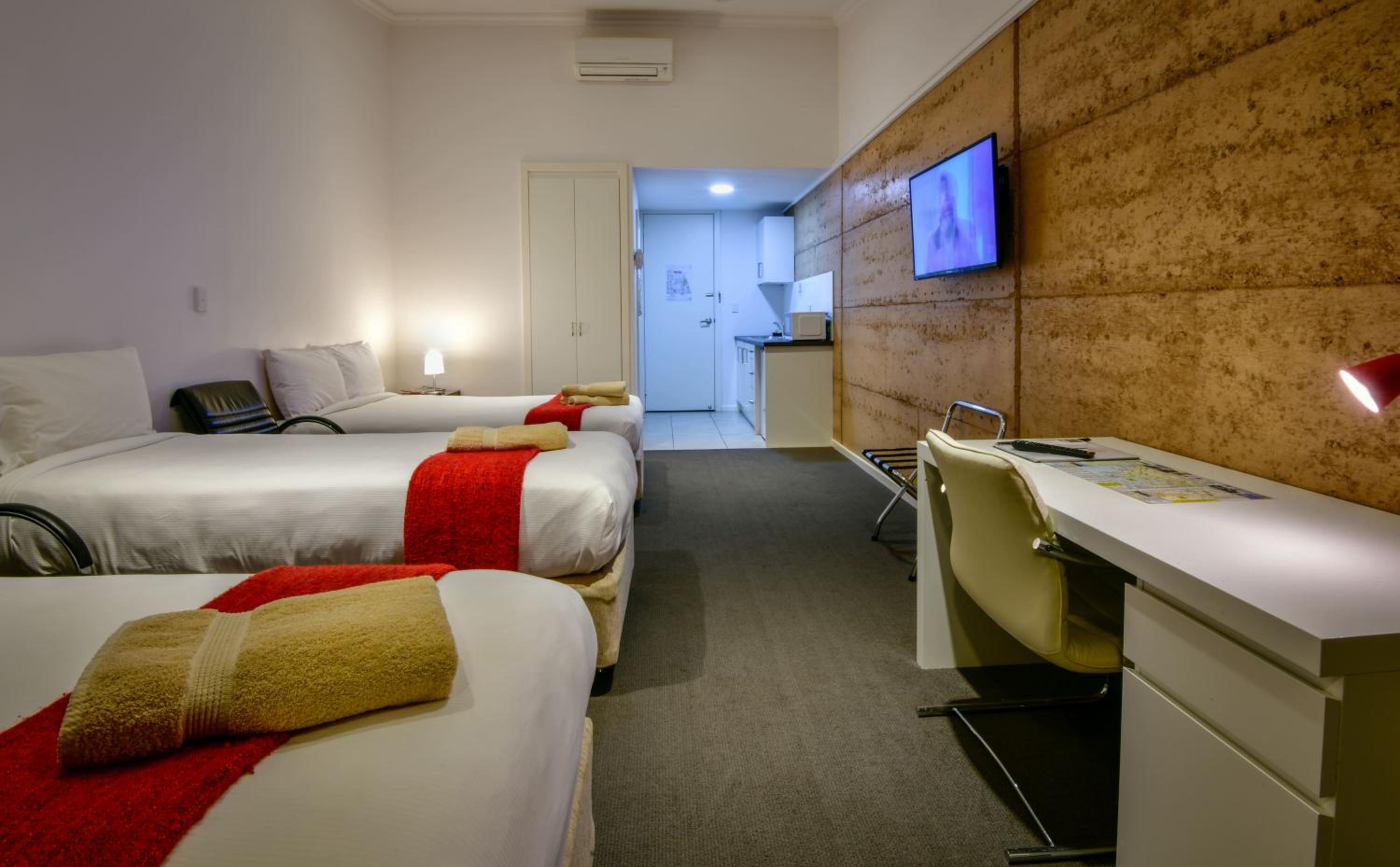 Crossroads Ecomotel