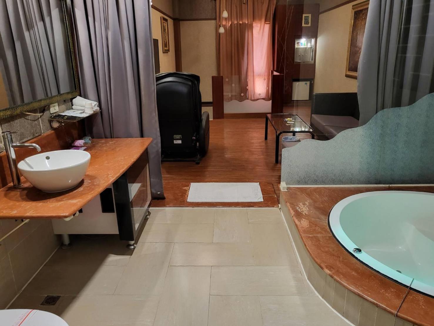 Chateau Motel & Spa - Nanzi view 3