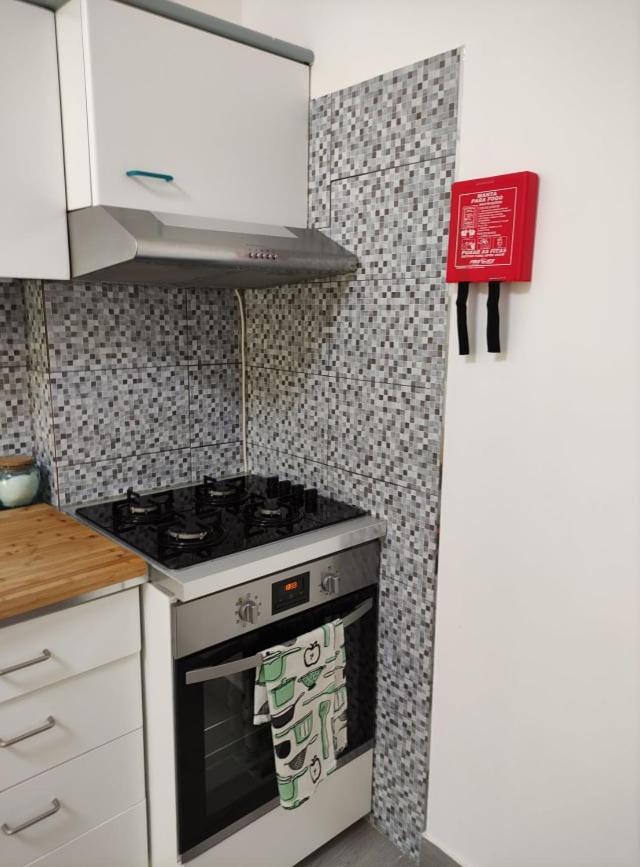 A Casa da Nocas en Setúbal — kitchen