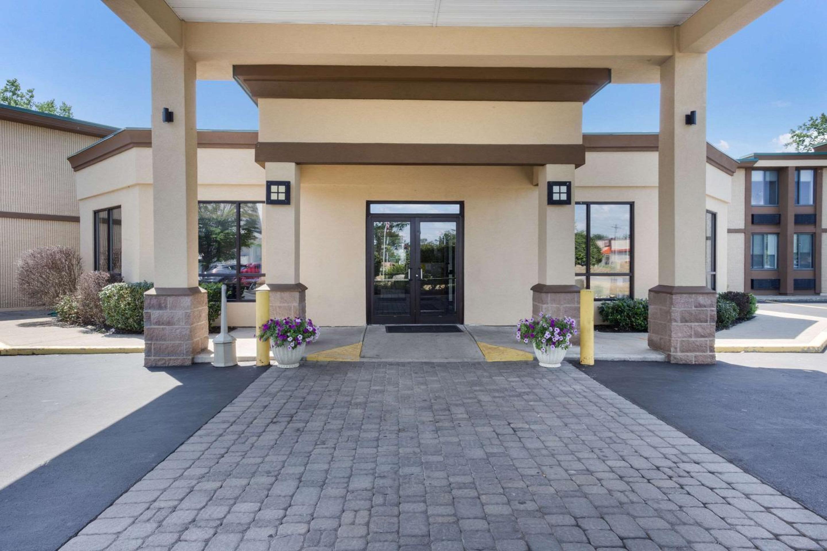 Hotel Quality Inn Central - Image 1