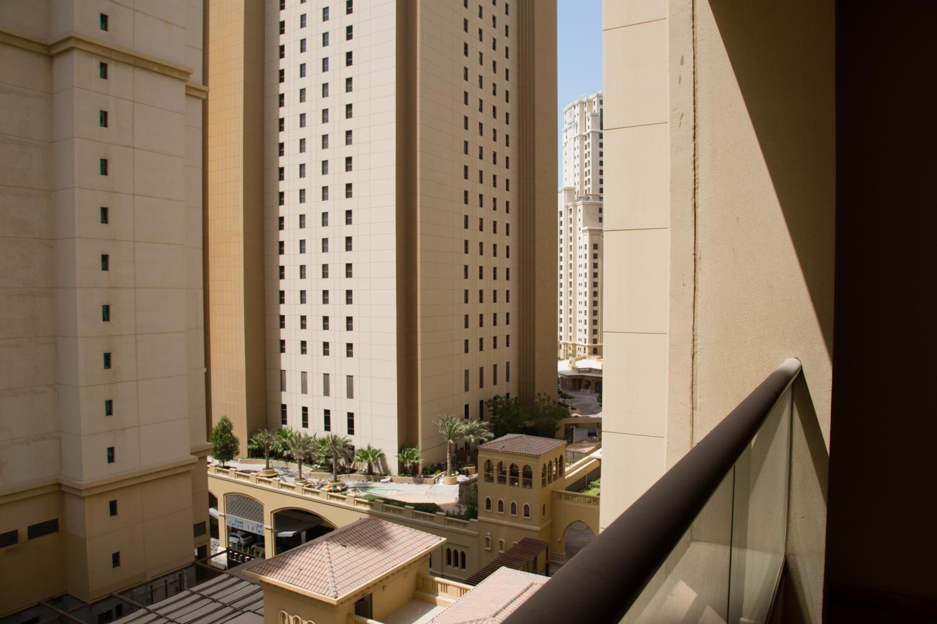 HiGuests - Charming Apt in JBR with Balcony by the Beach