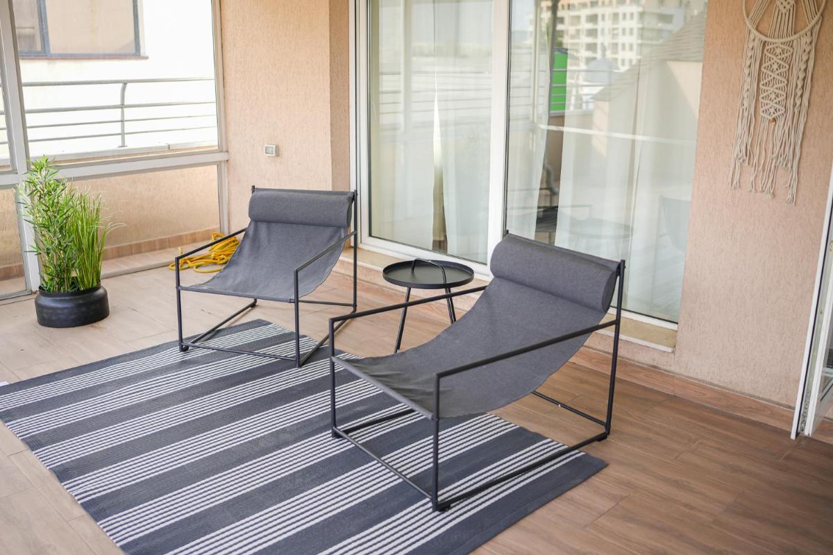 Penthouse with huge rooftop and splendid city view view 3