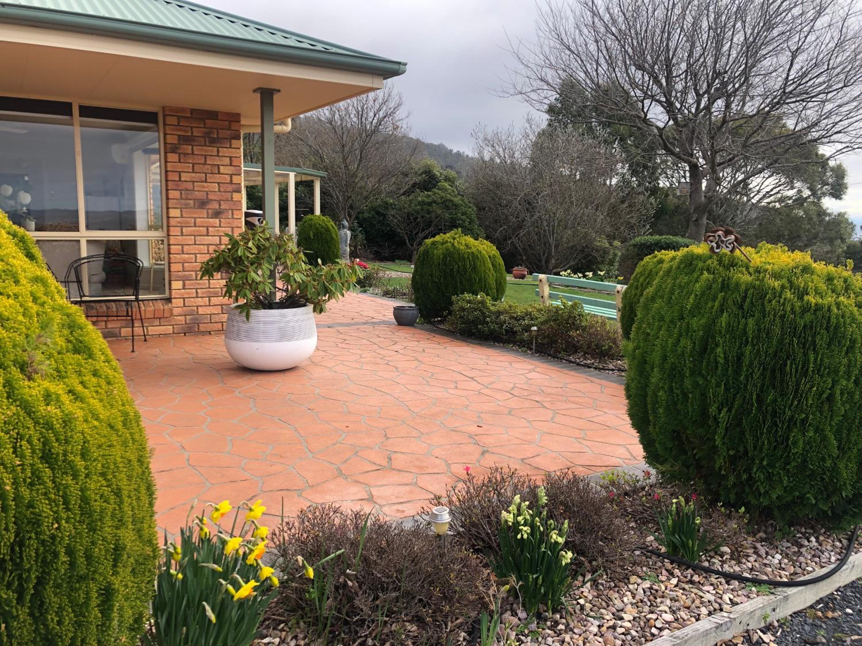 Montrose Hilltop Garden Retreat