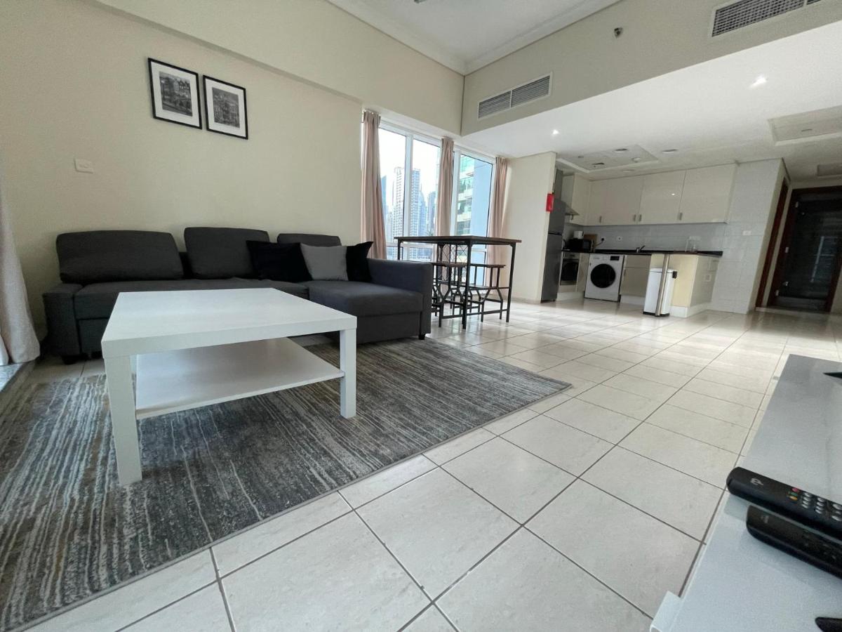 Hotel Spacious 1 Bedroom Apartment in JLT - Image 1