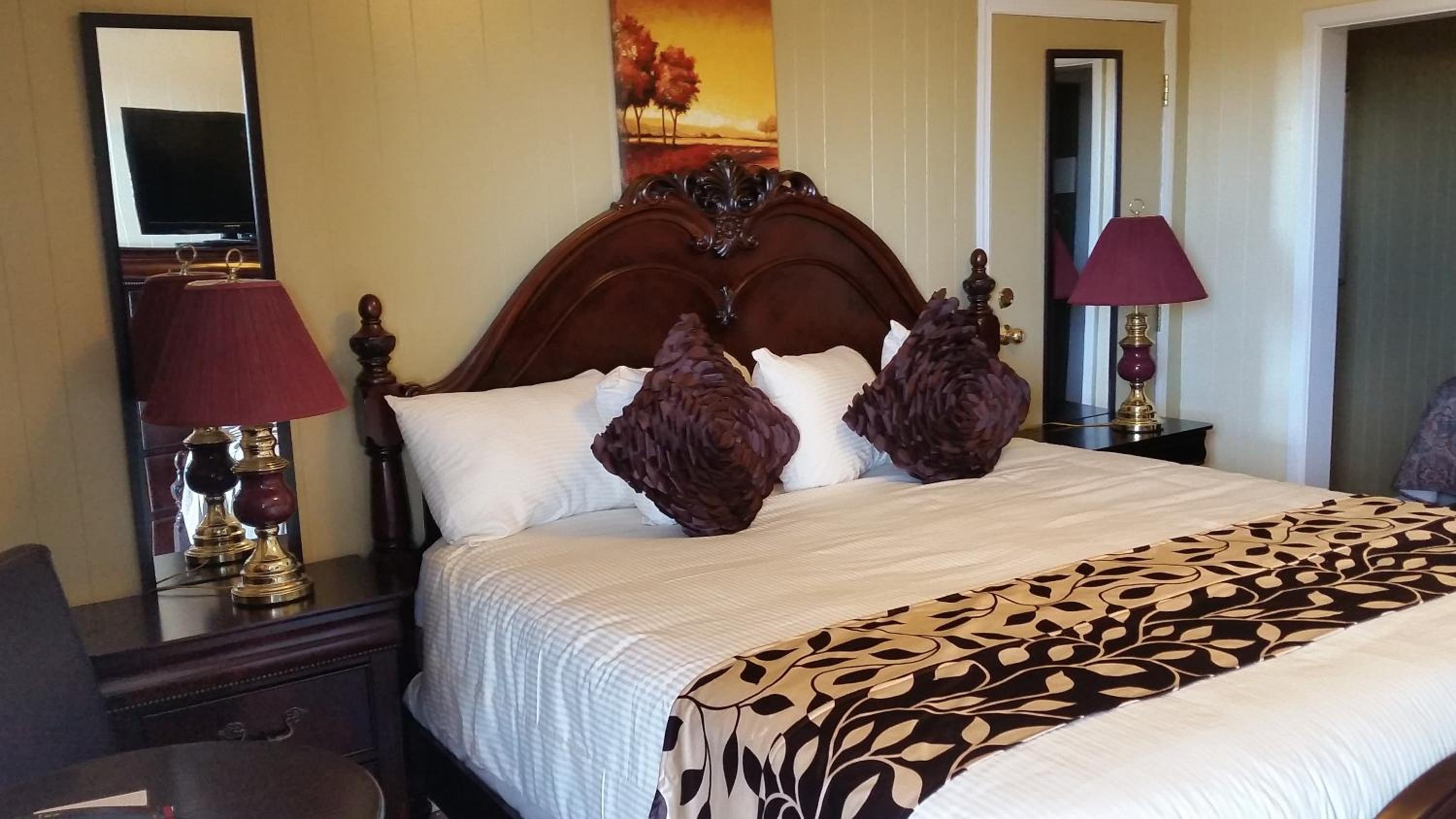 Parkway Motel & European Lodges