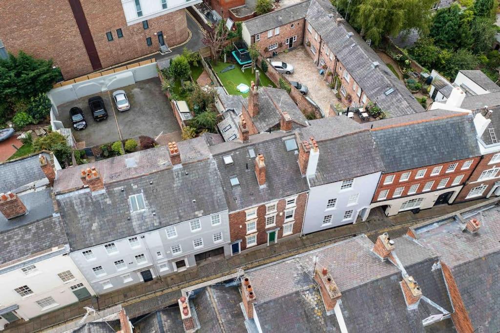 18th Century Townhouse in Chester city centre view 2