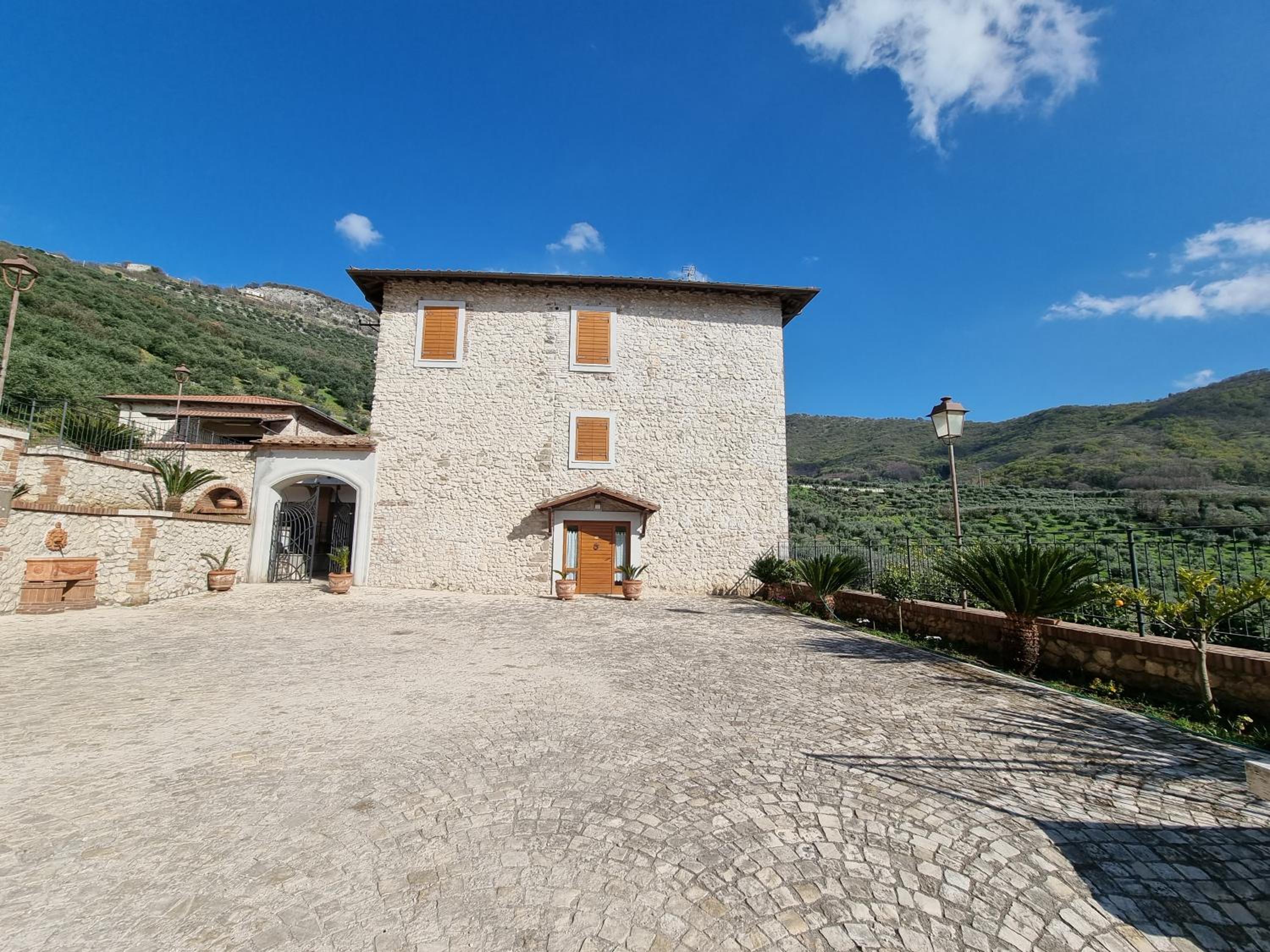 CASALE DEI PRIORI view 2