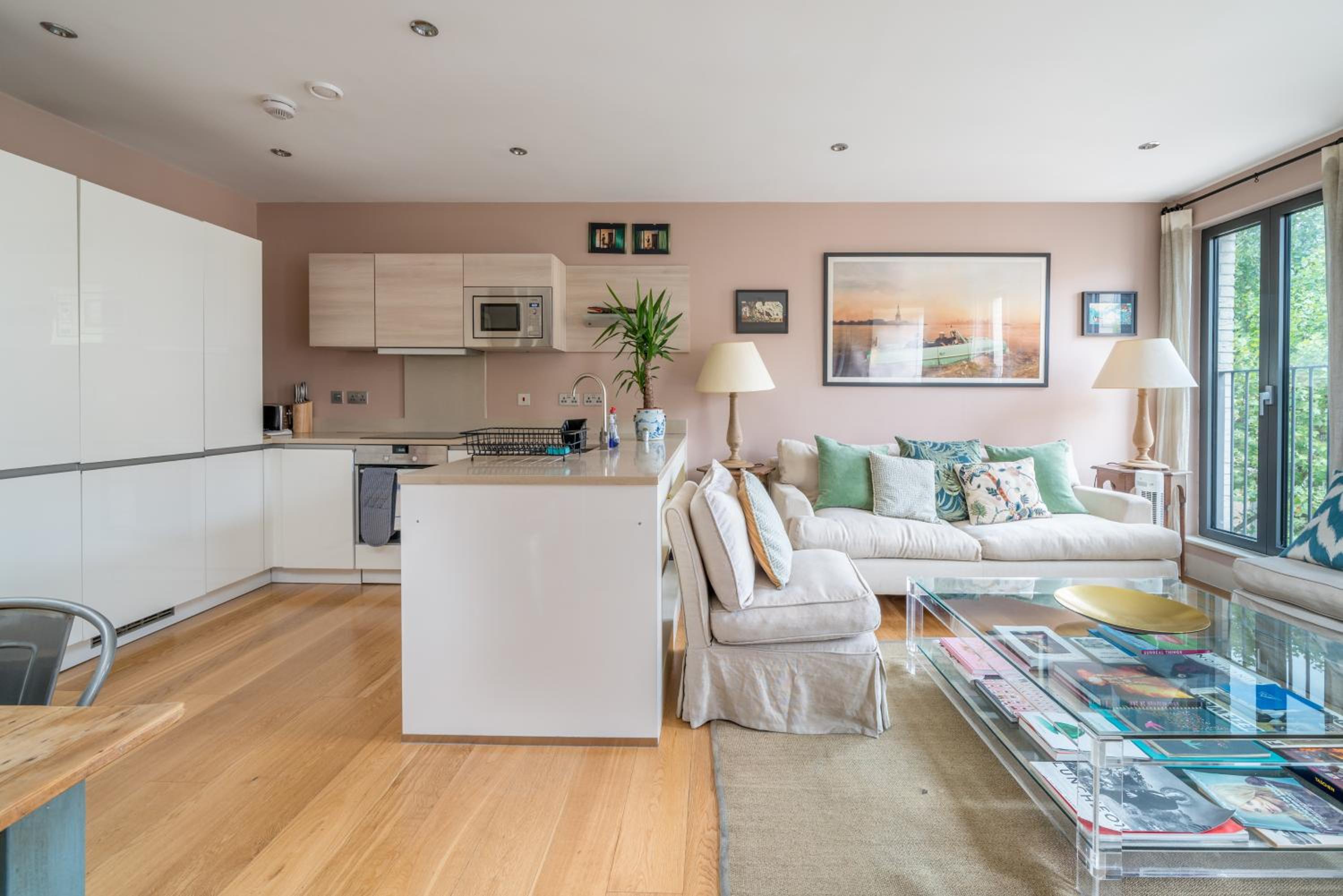 JOIVY Superb Artists Flat with Free Parking by Portobello