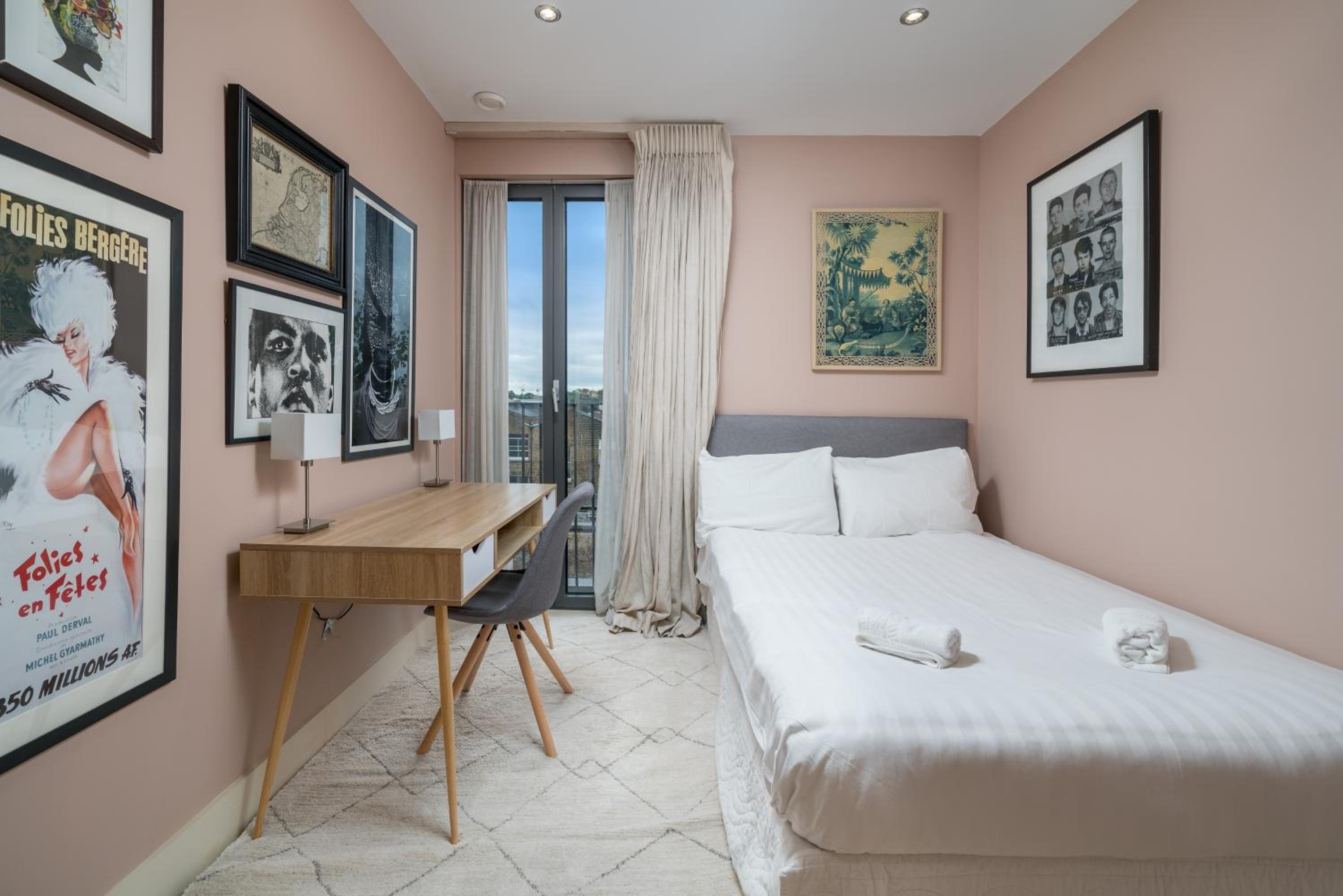 JOIVY Superb Artists Flat with Free Parking by Portobello