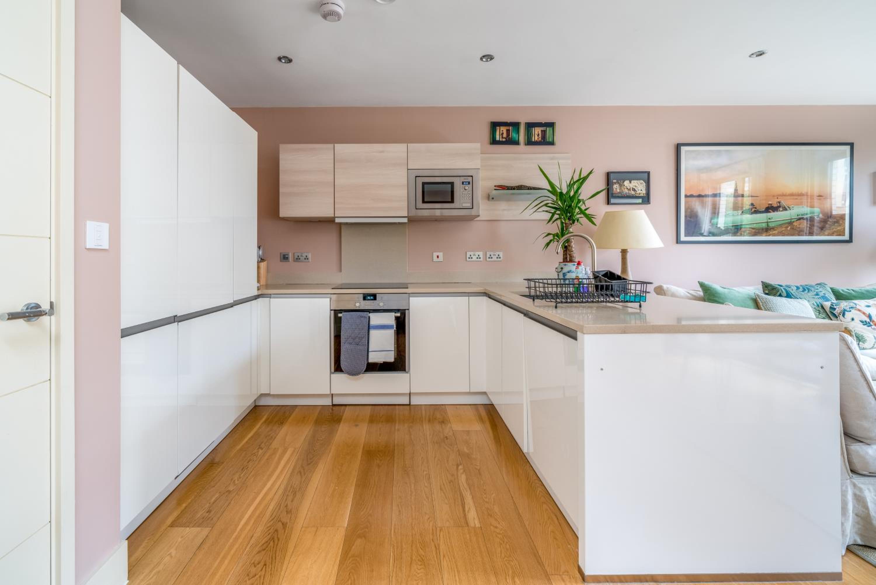JOIVY Superb Artists Flat with Free Parking by Portobello