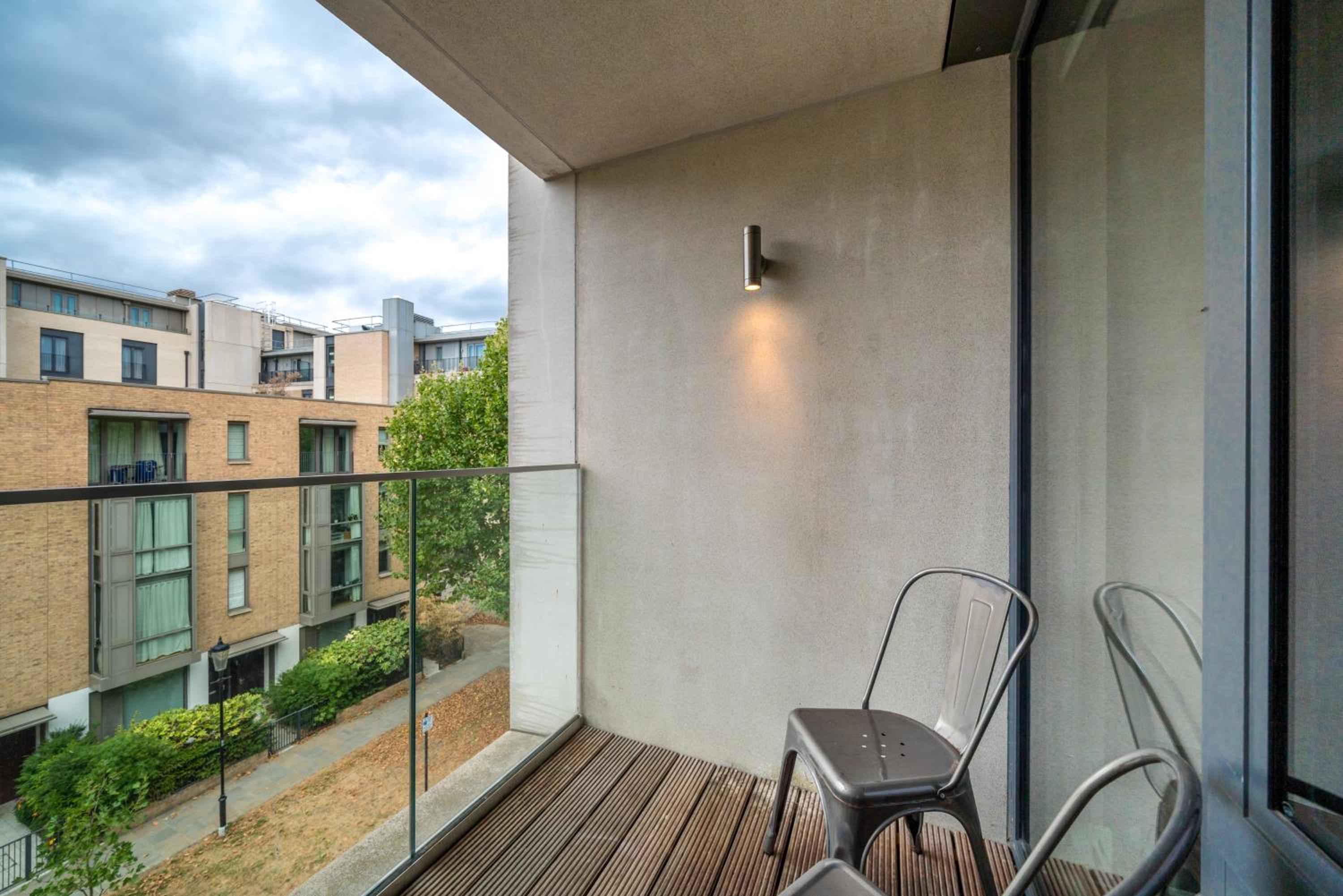 JOIVY Superb Artists Flat with Free Parking by Portobello