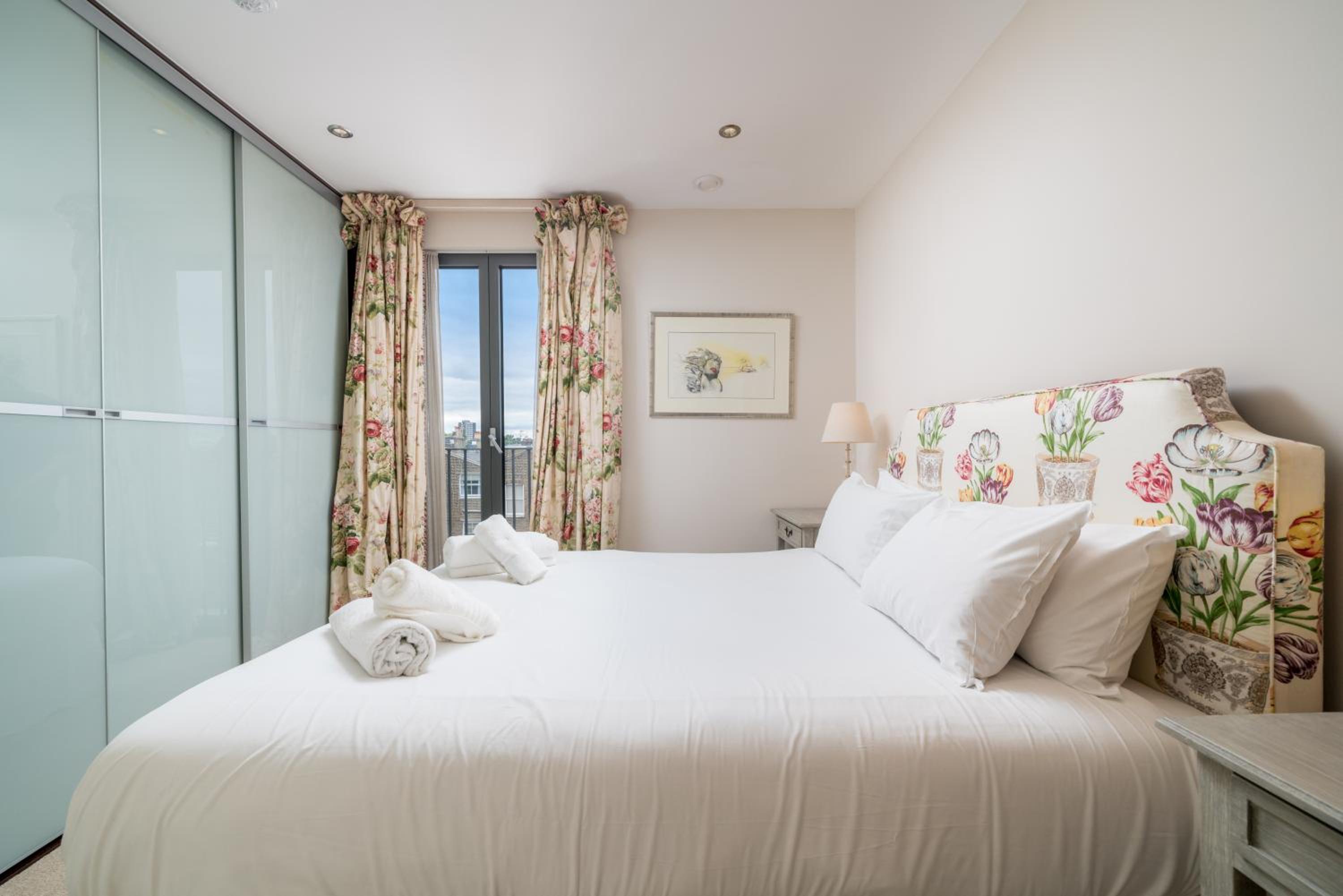 JOIVY Superb Artists Flat with Free Parking by Portobello