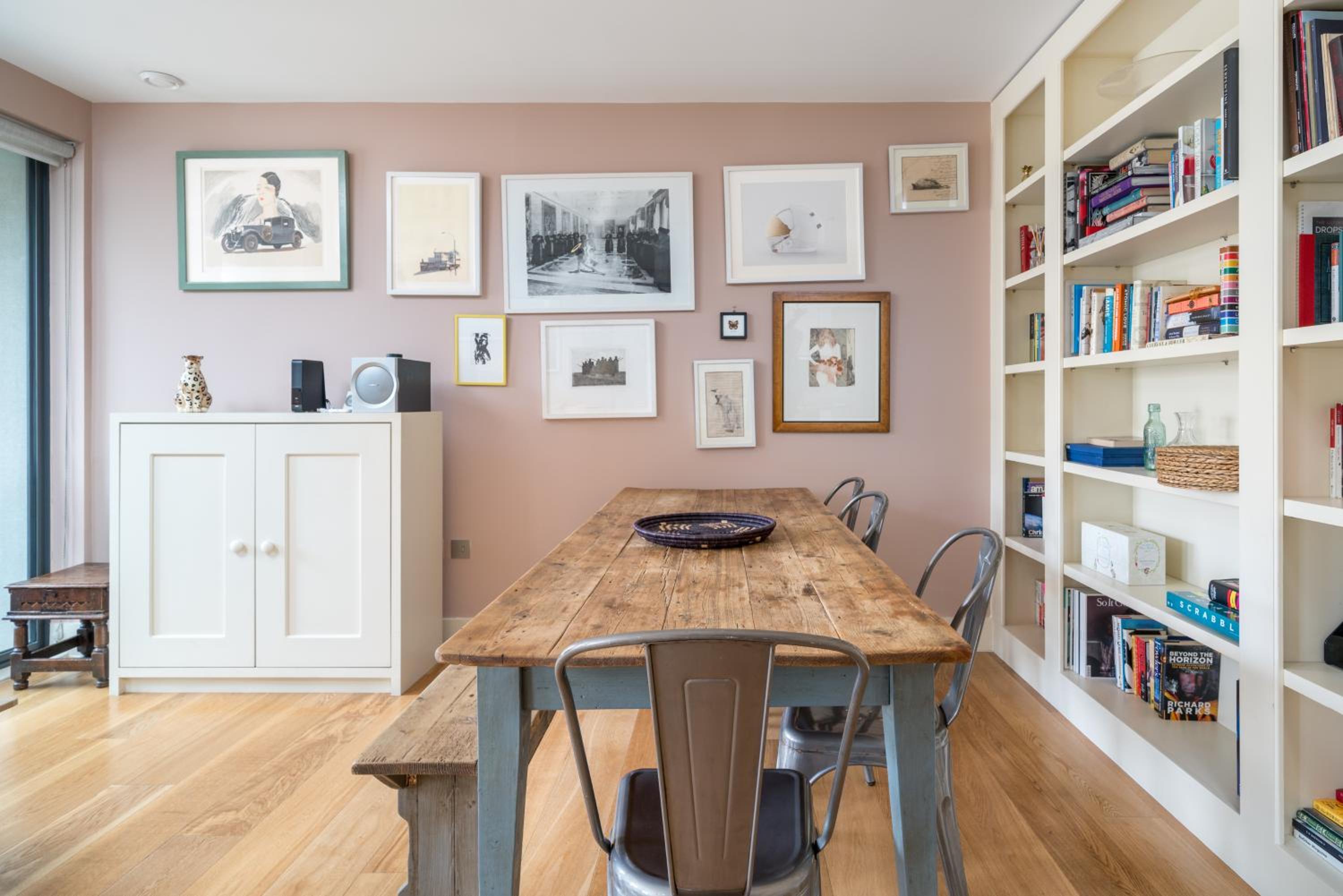 JOIVY Superb Artists Flat with Free Parking by Portobello