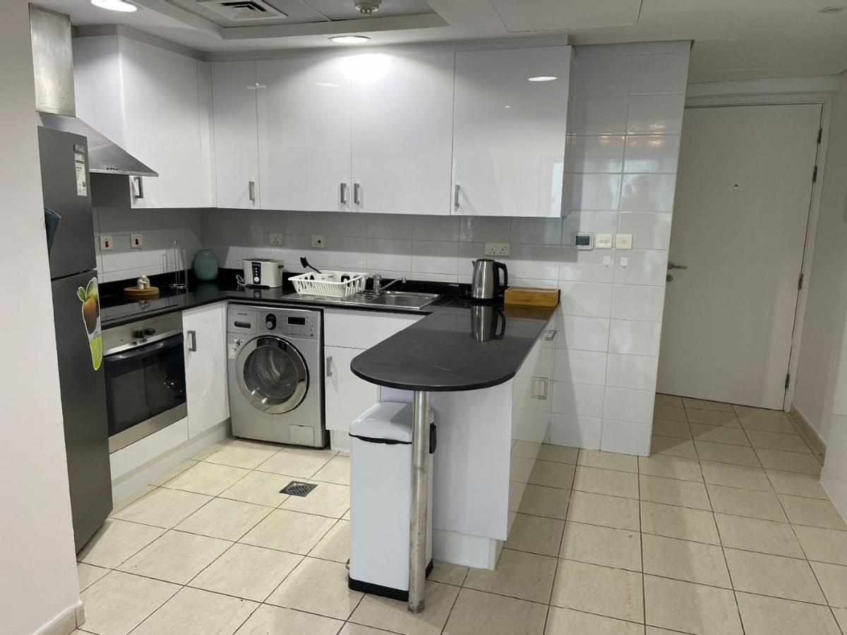 Modern Lake View 1 Bedroom Apt in JLT