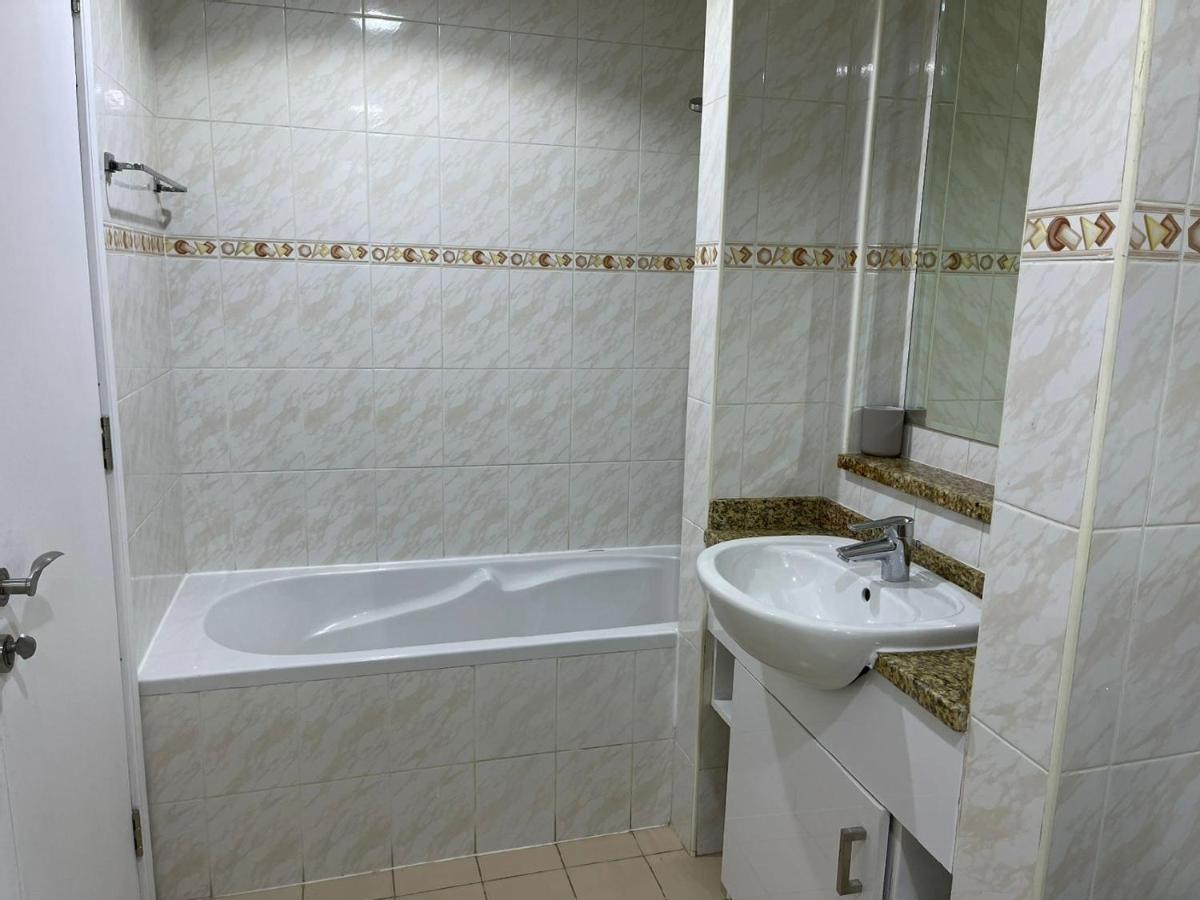Modern Lake View 1 Bedroom Apt in JLT