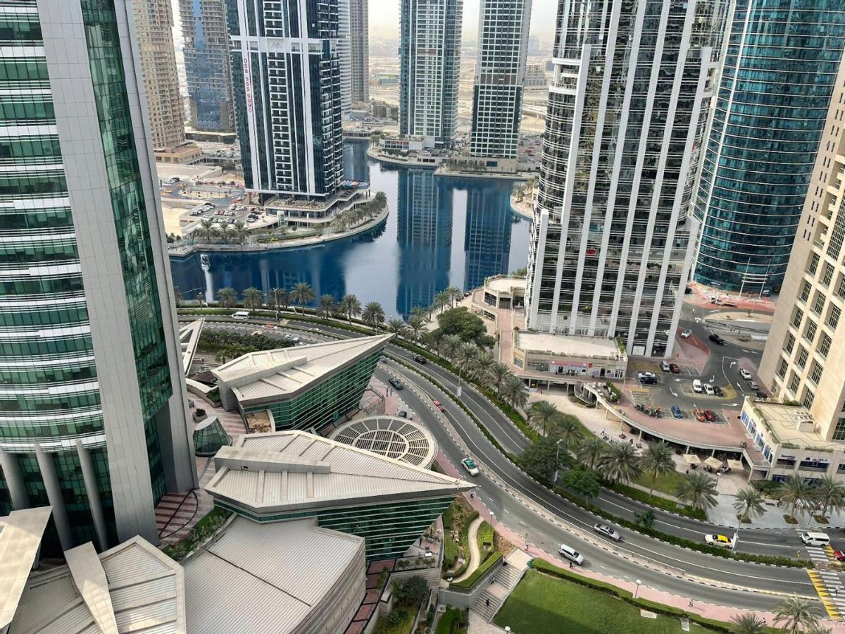 Modern Lake View 1 Bedroom Apt in JLT